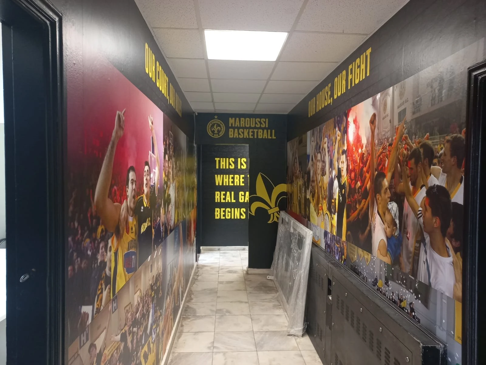 Ο χώρος που οδηγεί στα αποδυτήρια των φιλοξενούμενων στο κλειστό του Αγίου Θωμά