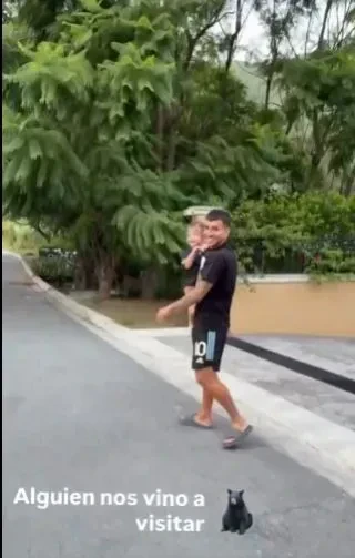 Ο Άνχελ Κορέα με την κόρη του