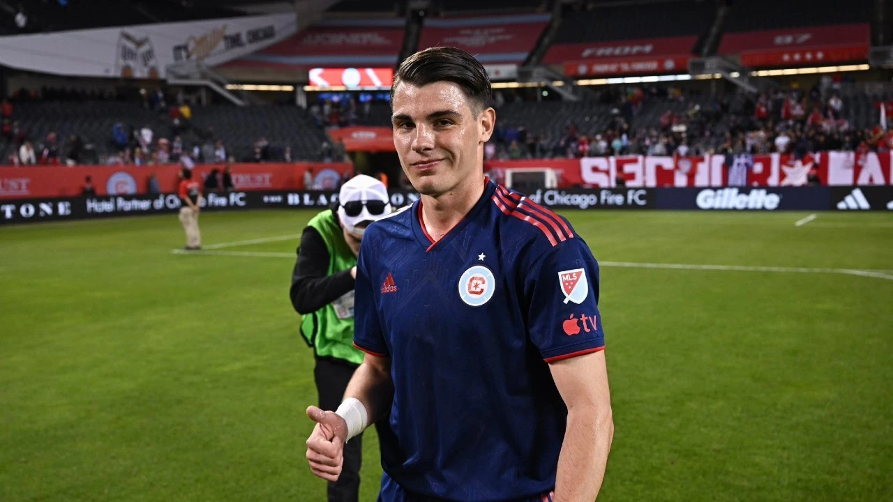 Ο Γιώργος Κούτσιας με τη φανέλα των Chicago Fire / Πηγή: chicagofirefc.com