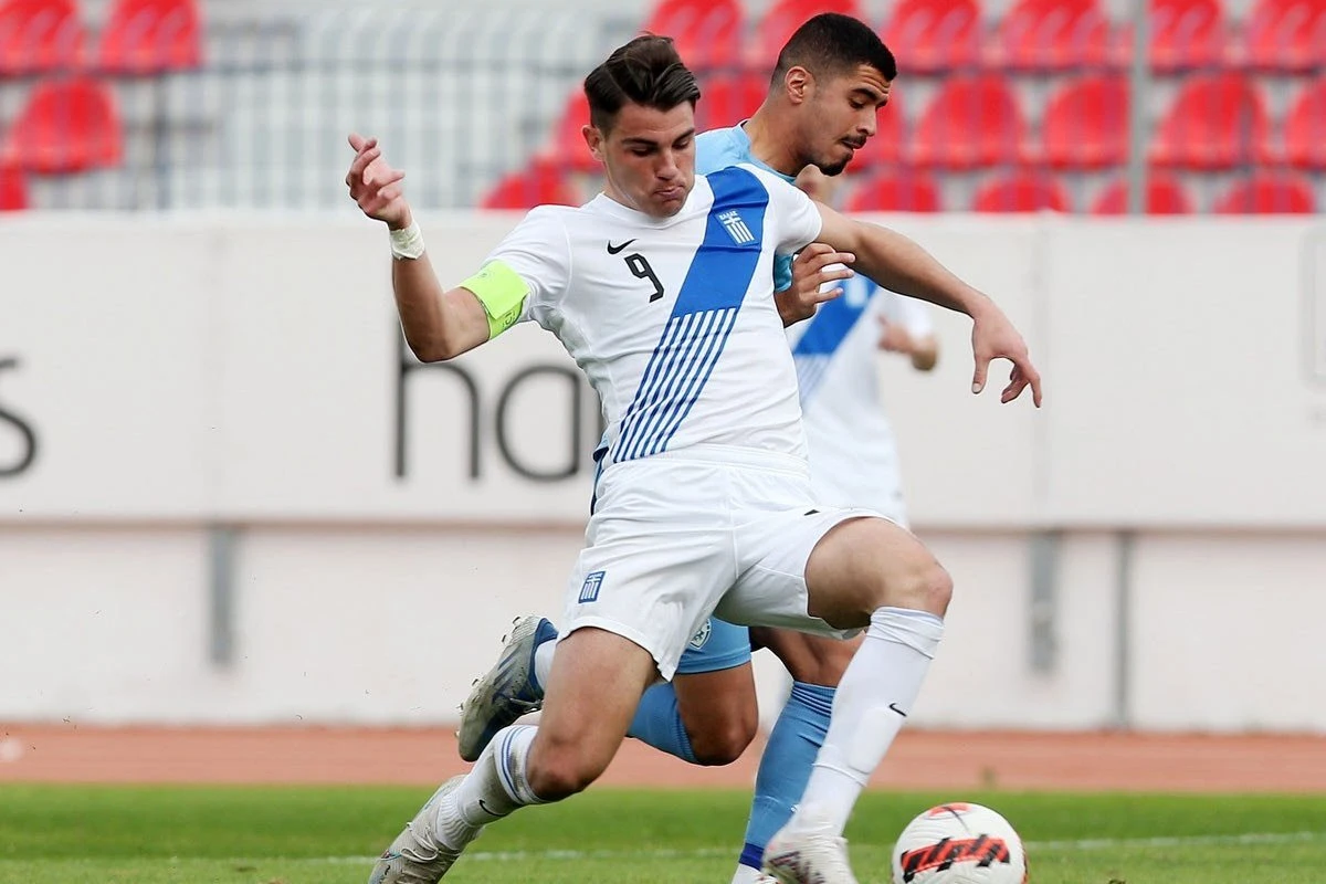 Ο Γιώργος Κούτσιας με την εθνική Ελπίδων / Πηγή: Eurokinissi