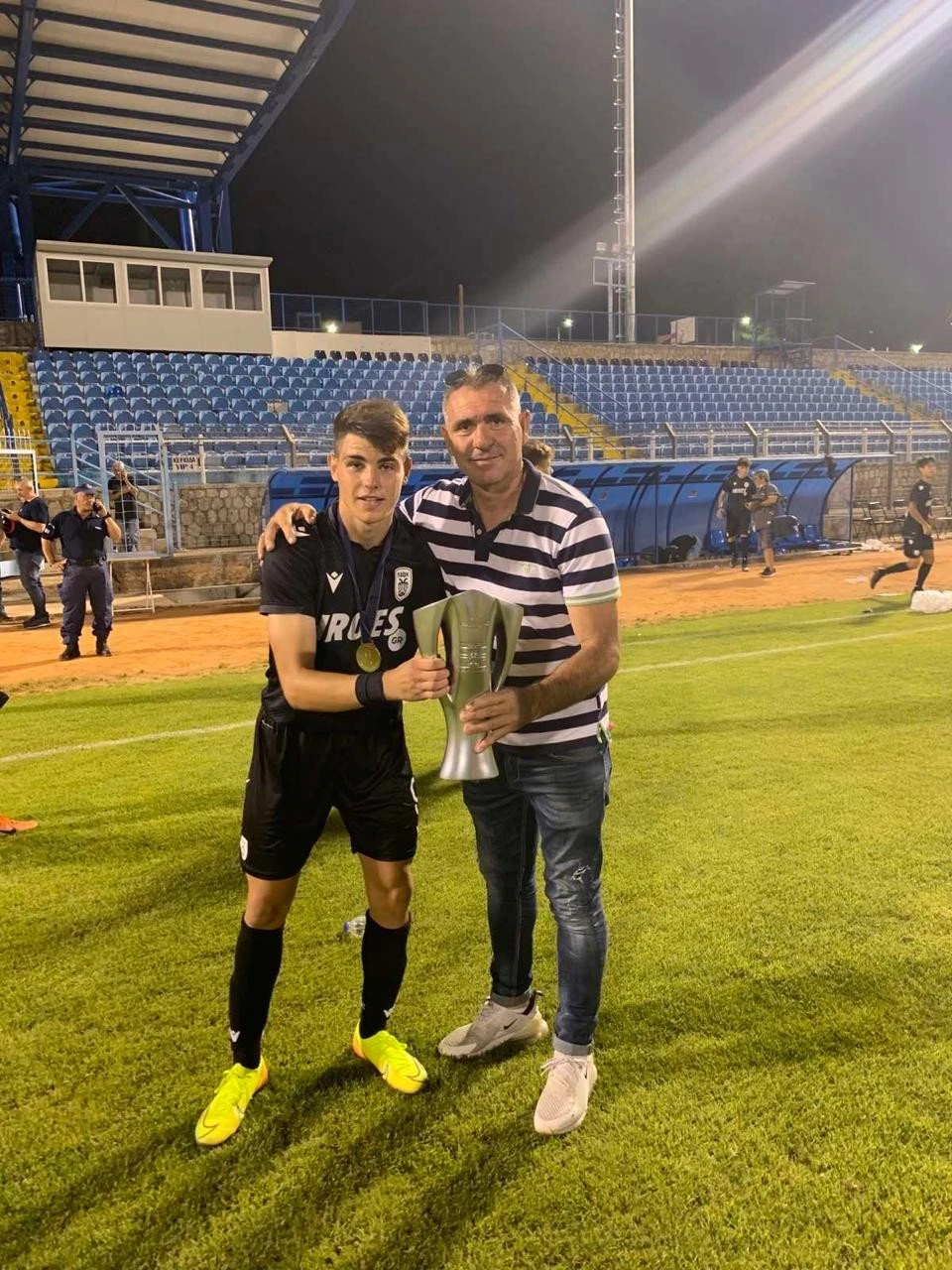 Ο Γιώργος Κούτσιας με τον πατέρα του / Athletiko