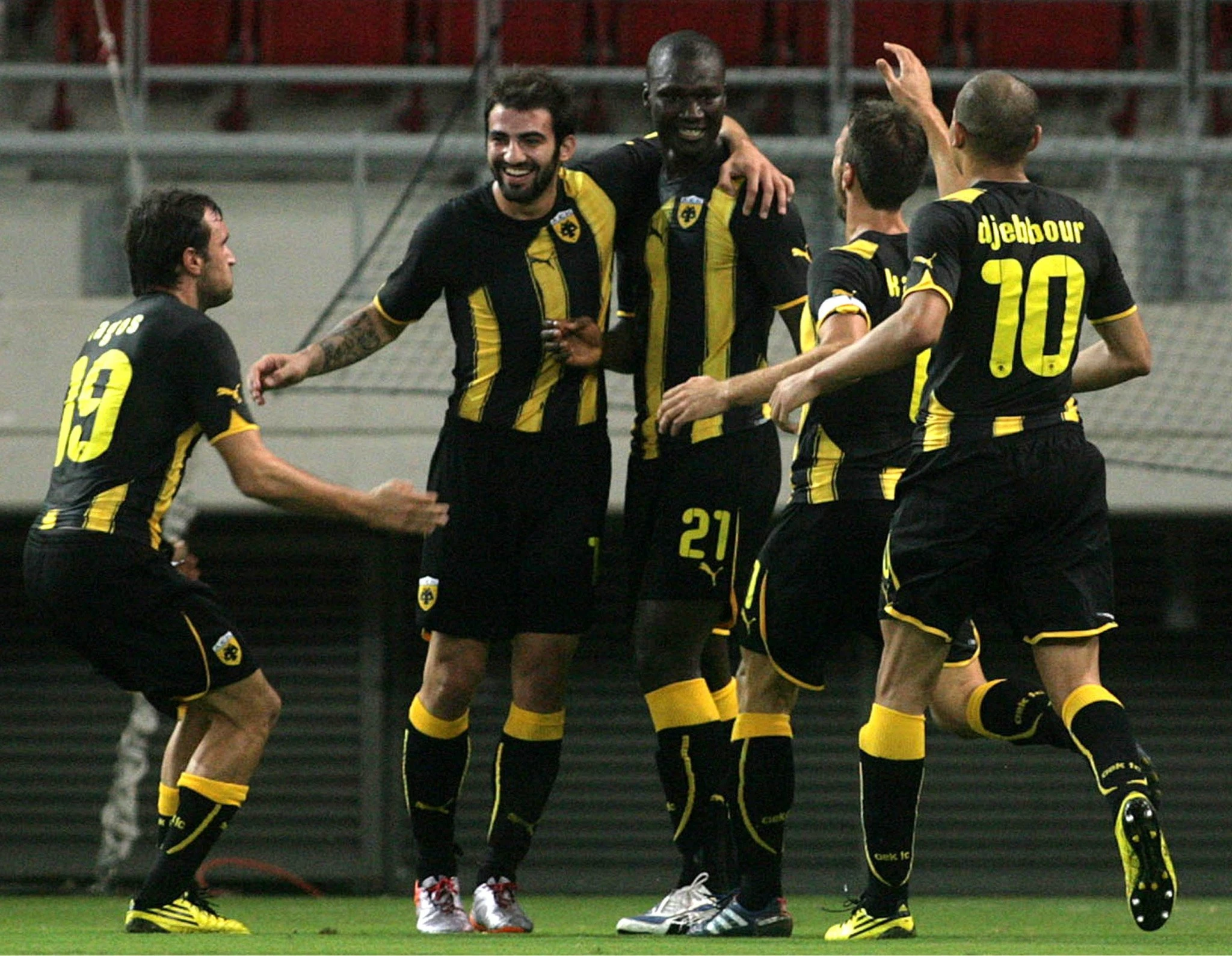 Ο Πάπα Μπούμπα Ντιόπ πανηγυρίζει κόντρα στη Νταντί τη σεζόν 20101/11 / Πηγή: Eurokinissi