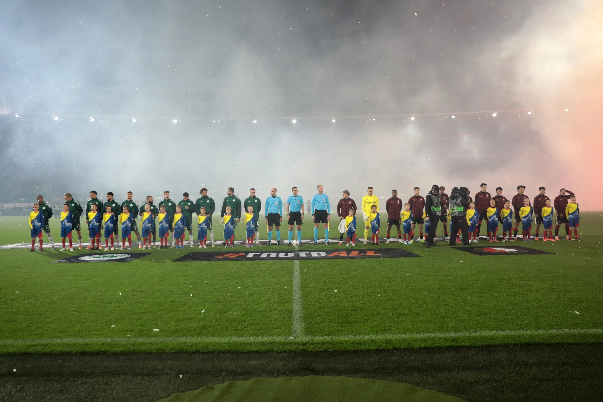 Λίγο πριν την σέντρα στο Φέγενορντ - Παναθηναϊκός / Πηγή: Intime