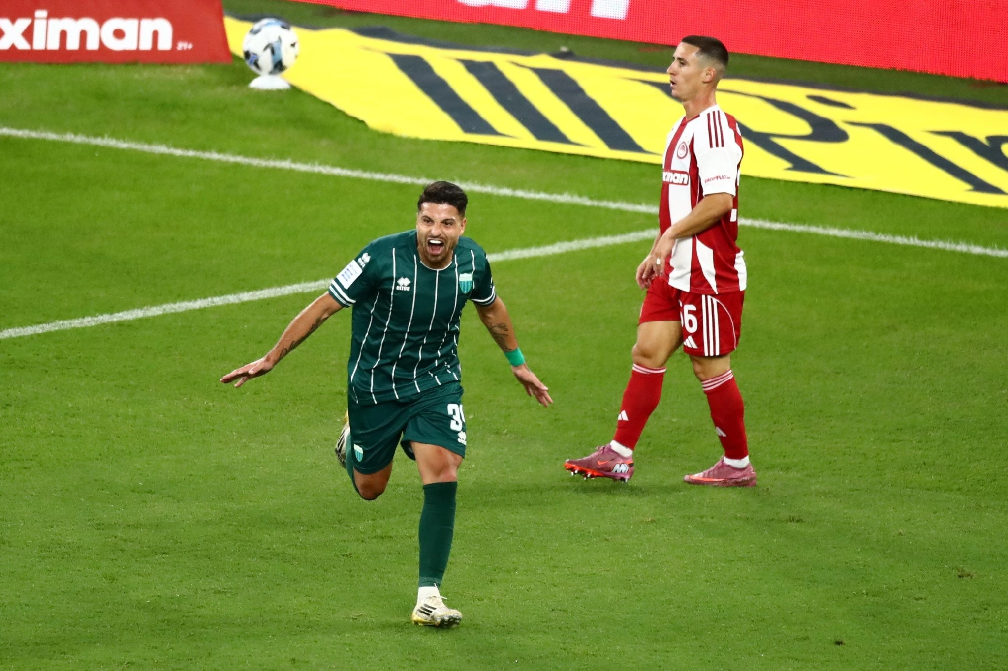 Ο Παλάσιος σκοράρει κόντρα στον Ολυμπιακό / Πηγή: Eurokin