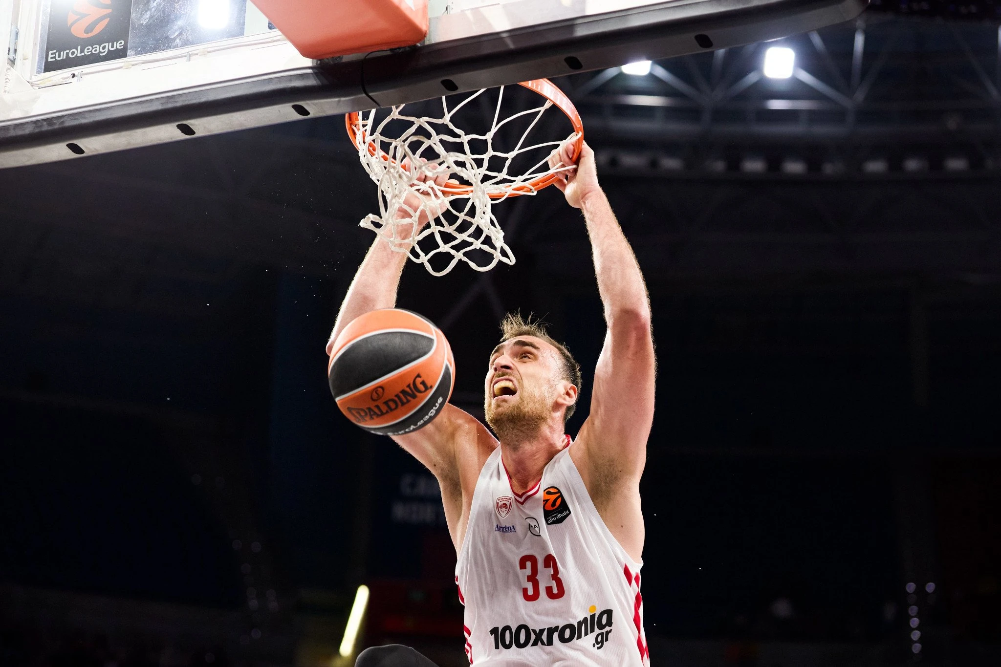 Ο Νίκολα Μιλουτίνοφ έχει ξεκινήσει με φόρα και τρελά κέφια την σεζόν στην Euroleague, για λογαριασμό του Ολυμπιακού / Πηγή: Eurokinissi