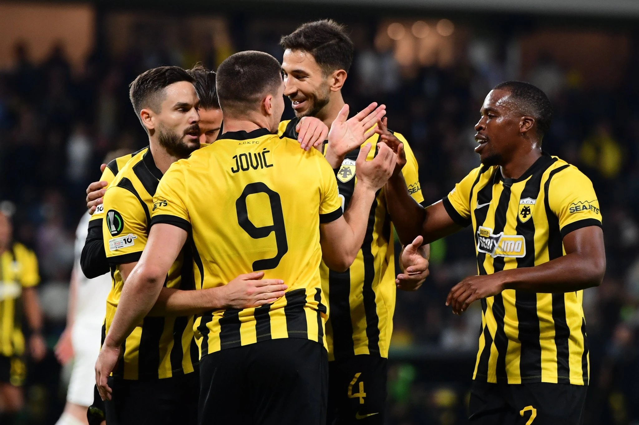 Οι πανηγυρισμοί στο γκολ του Λούκα Γιόβιτς για το 5-0 της ΑΕΚ / Πηγή: Eurokinissi