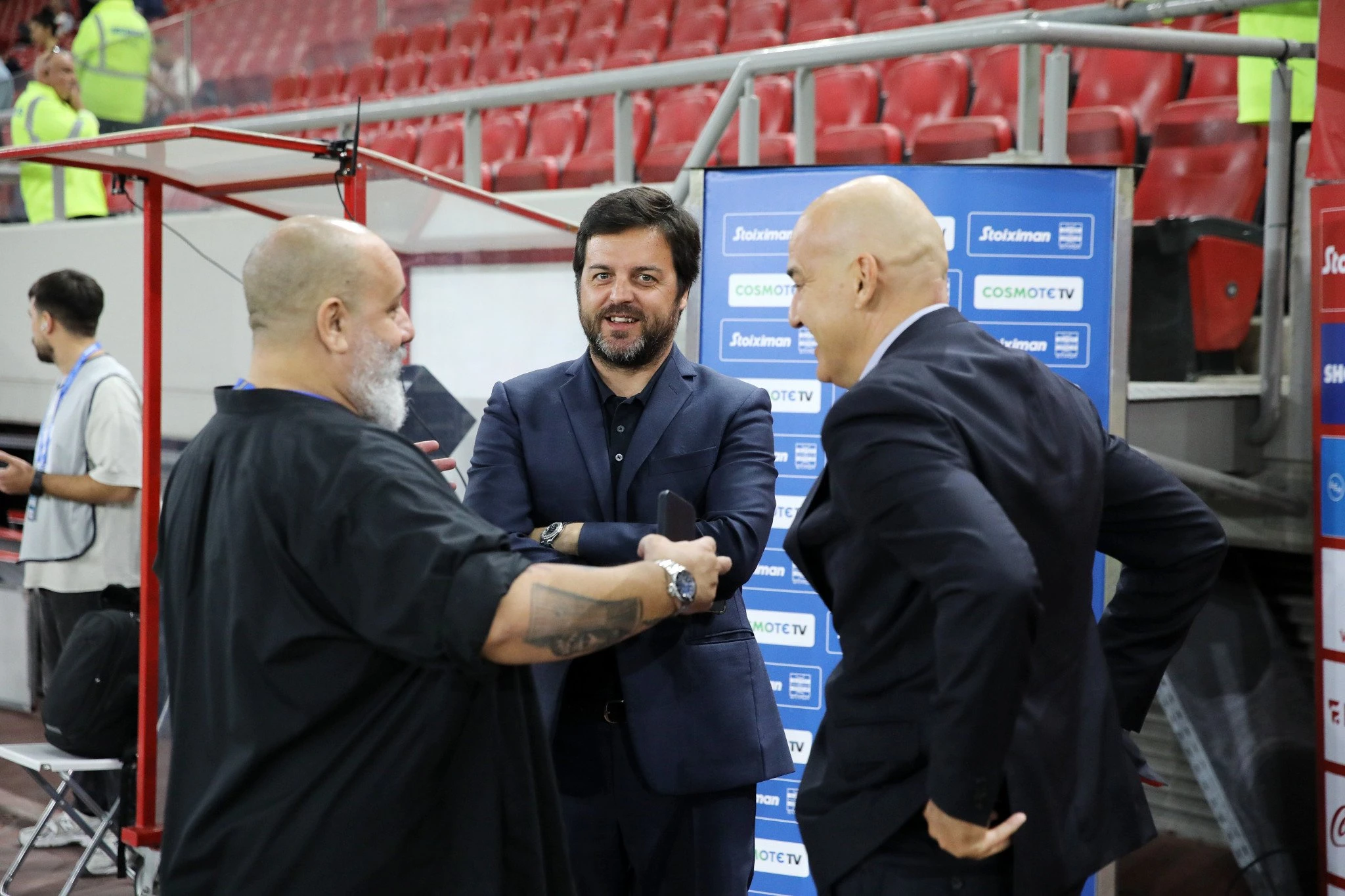 O Κώστας Καραπαπάς με Χαβιέρ Ριμπάλτα και Ντάρκο Κοβάσεβιτς / Πηγή: Intime