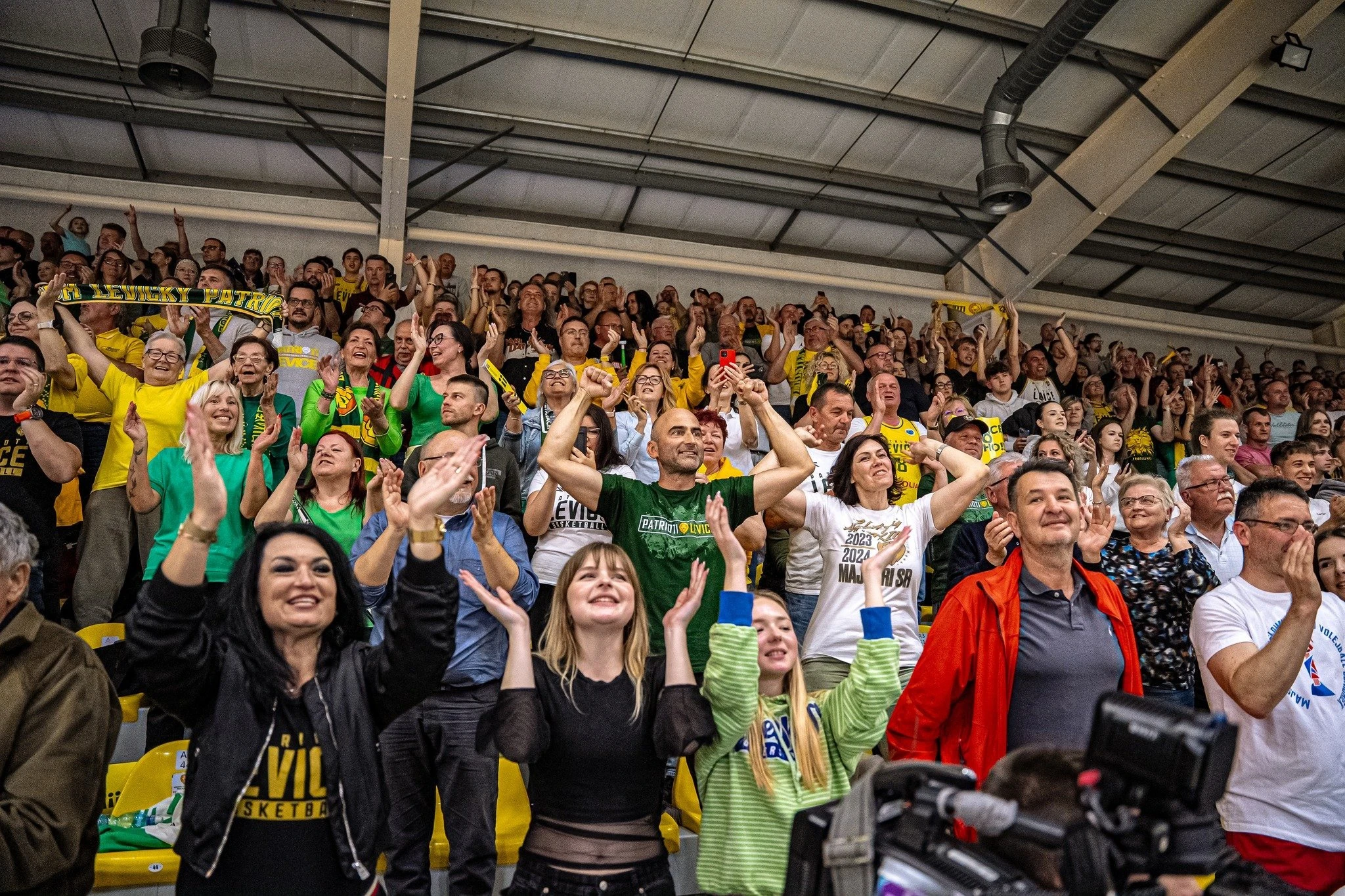 Ο κόσμος της Πατριότι Λεβίτσε - Πηγή: Patrioti Levice