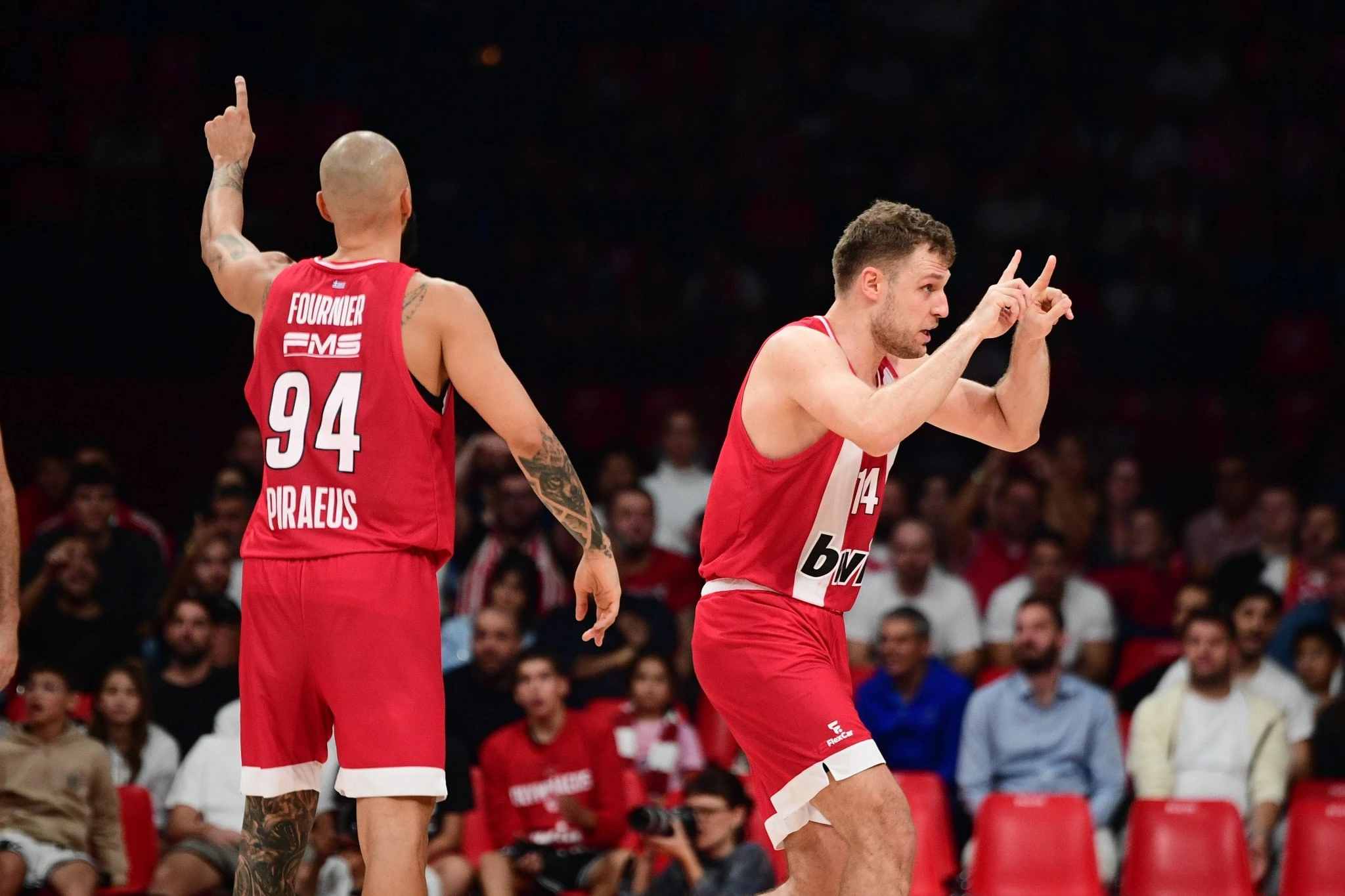 Βεζένκοφ και Φουρνιέ ζητάνε από τους διαιτητές να πάνε στο άμεσο ριπλέι, Πηγή: Eurokinissi