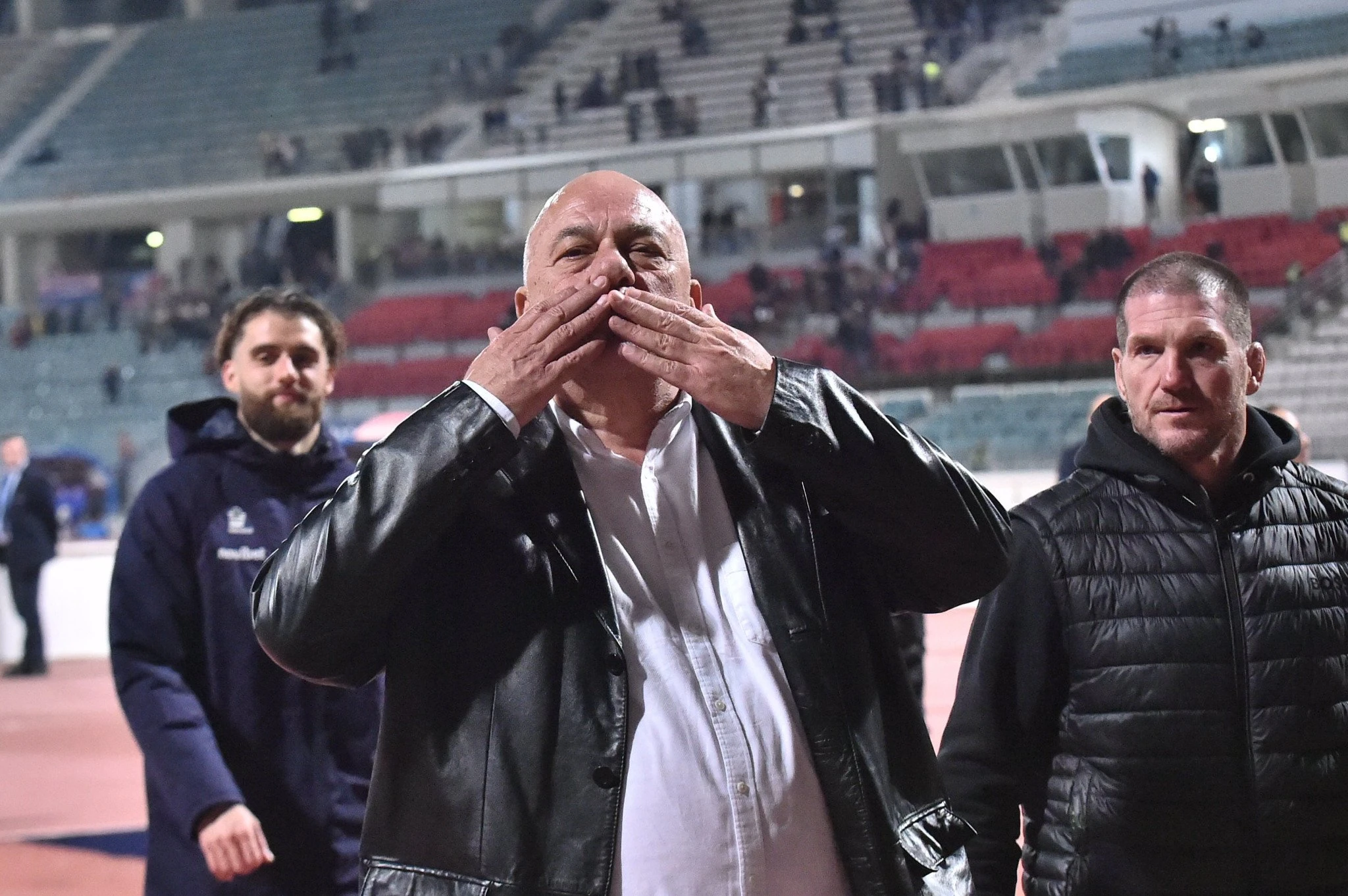 Ο Αχιλλέας Μπέος στέλνει... φιλάκια στον κόσμο του Παναθηναϊκού / Πηγή: Eurokinissi