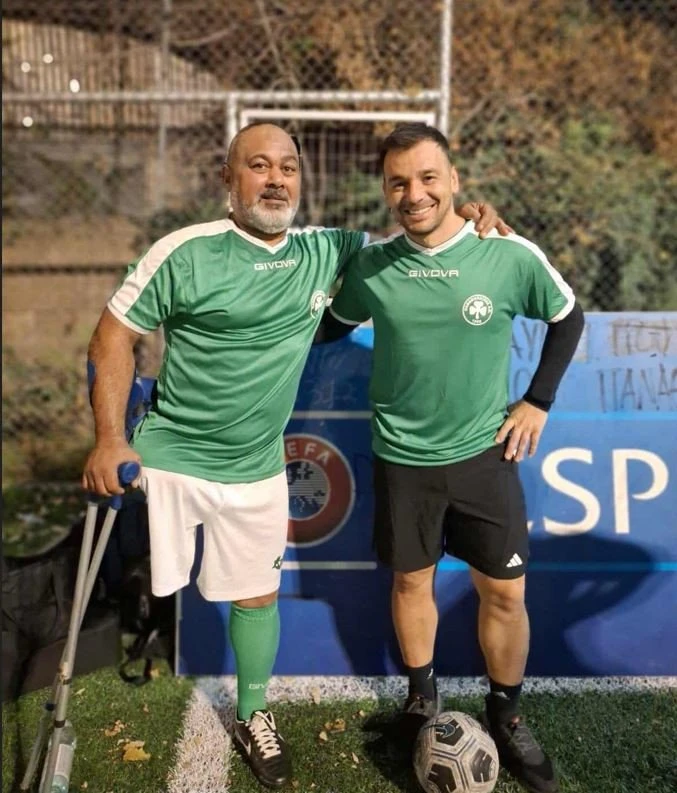 Ο&nbsp;Σωτήρης Νίνης με το τμήμα&nbsp;ποδοσφαίρου ακρωτηριασμένων του Παναθηναϊκού /&nbsp;Πηγή:&nbsp;pao1908.com