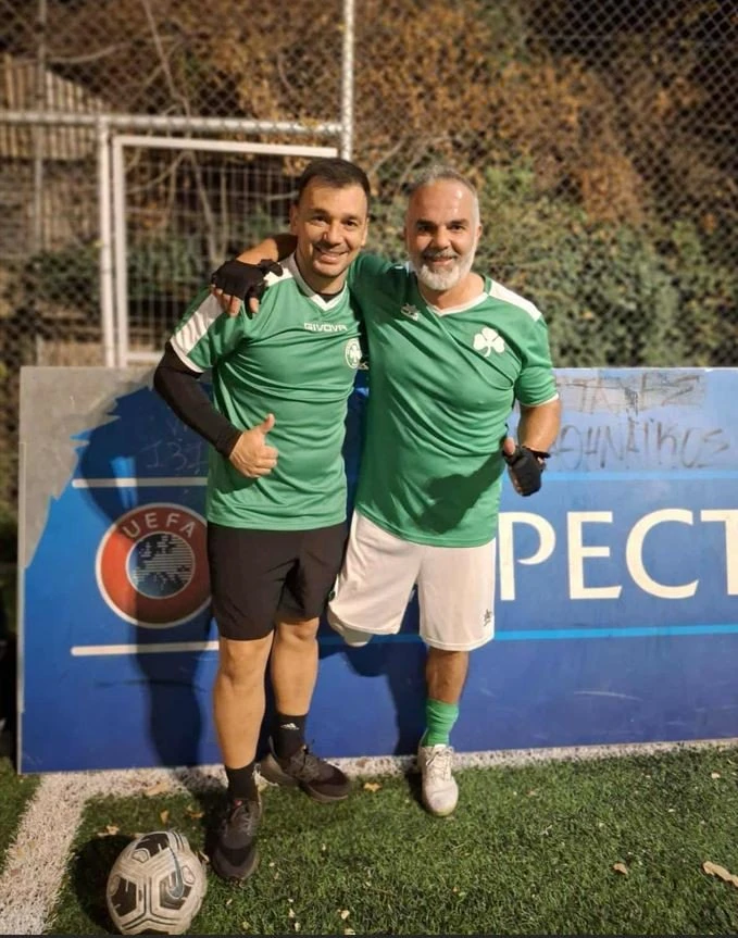 Ο&nbsp;Σωτήρης Νίνης με το τμήμα&nbsp;ποδοσφαίρου ακρωτηριασμένων του Παναθηναϊκού /&nbsp;Πηγή:&nbsp;pao1908.com