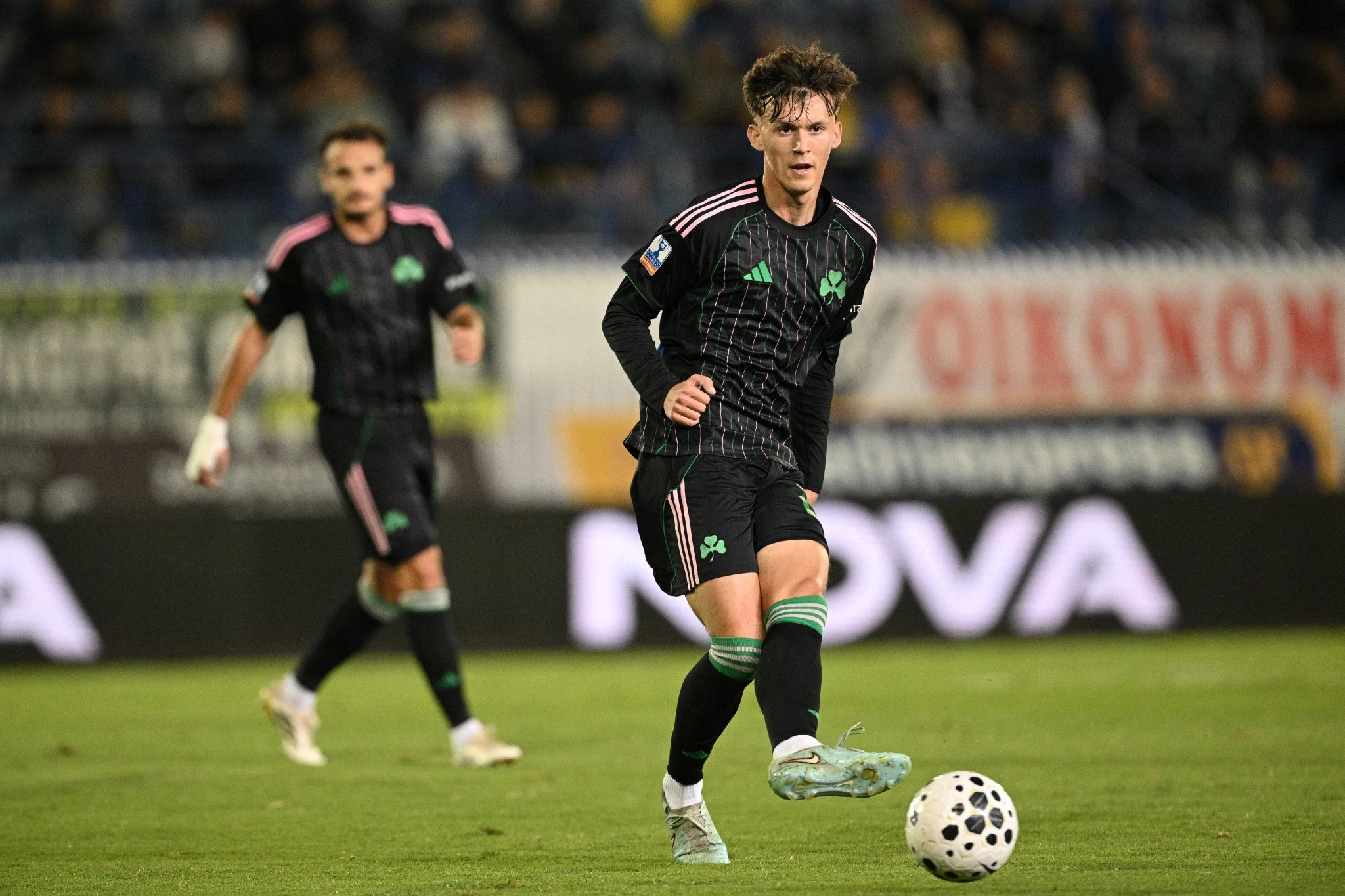 Ο Έλτον Φικάι σε στιγμιότυπο από τον αγώνα Κυπέλλου με τον Ατρόμητο - ΠΗΓΗ: Eurokinissi