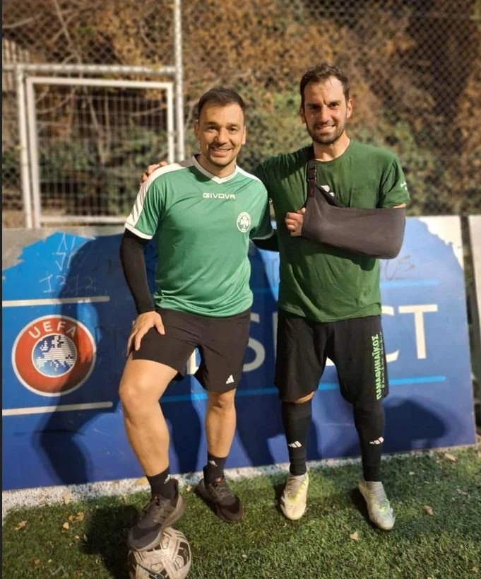 Ο&nbsp;Σωτήρης Νίνης με το τμήμα&nbsp;ποδοσφαίρου ακρωτηριασμένων του Παναθηναϊκού /&nbsp;Πηγή:&nbsp;pao1908.com