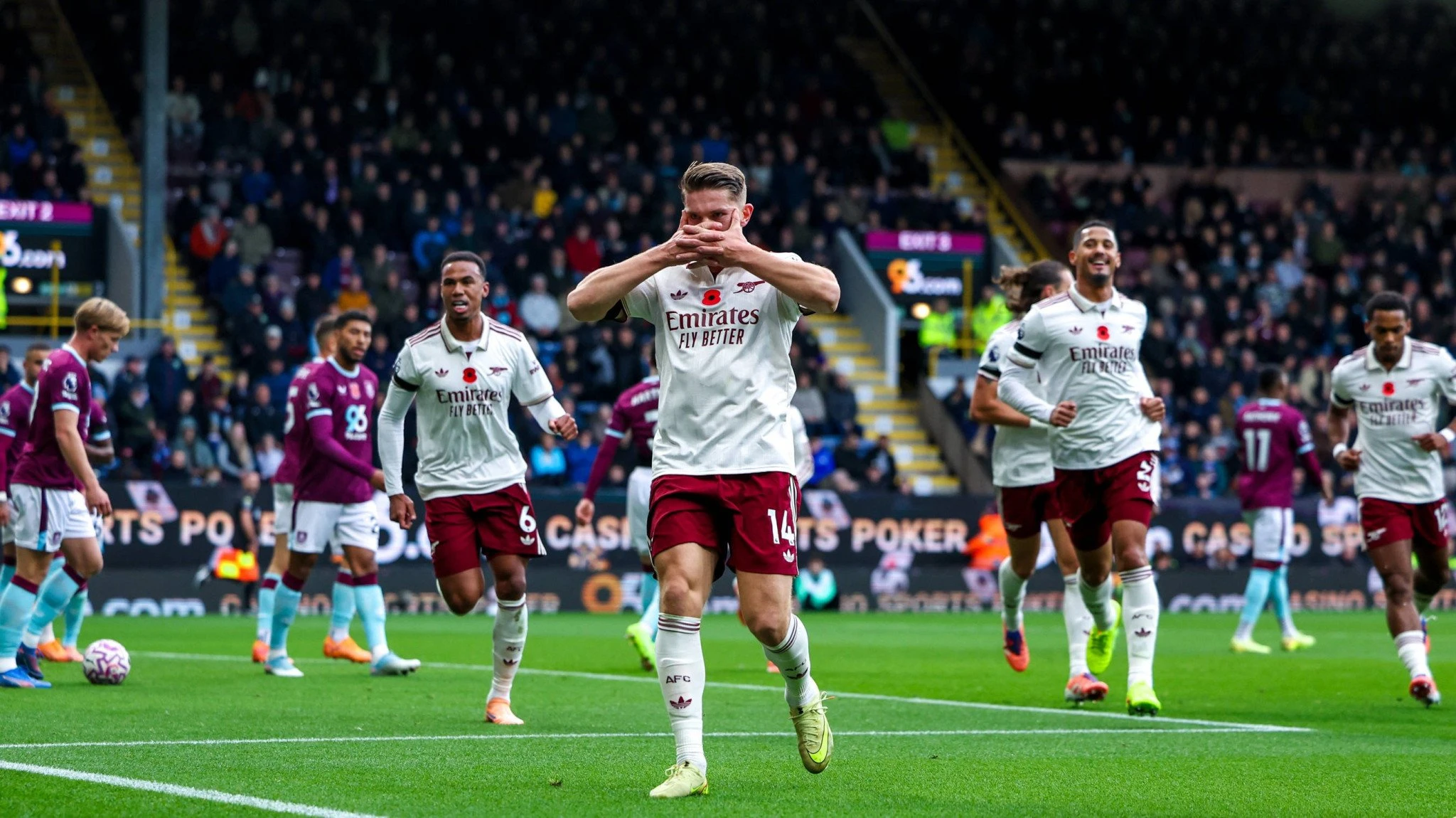 Ο Βίκτορ Γιόκερες πανηγυρίζει στο Μπέρνλι-Άρσεναλ / Πηγή: Imago