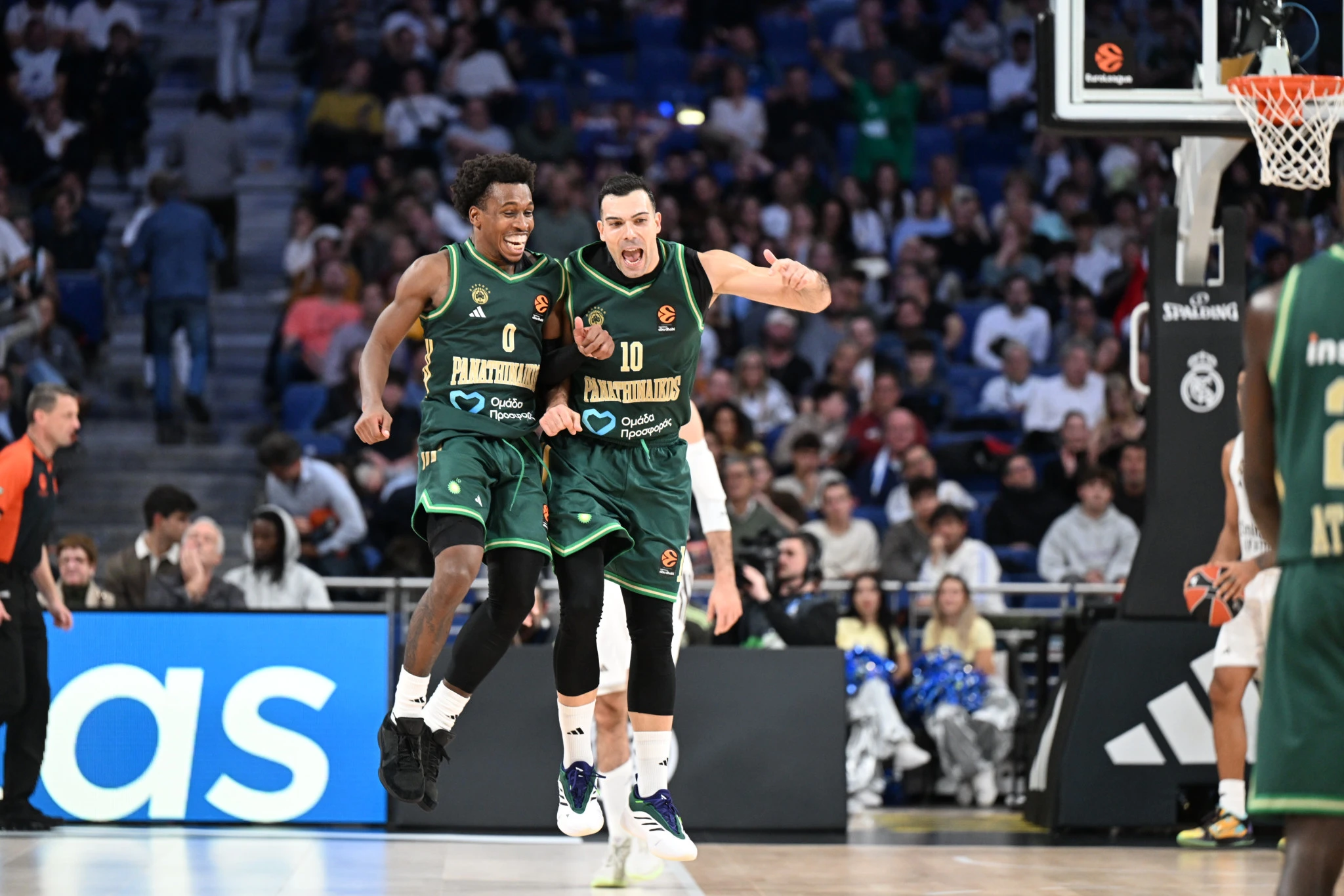 Ο Σορτς πανηγυρίζει με τον Κώστα Σλούκα, Πηγή: Vaggelis Stolis