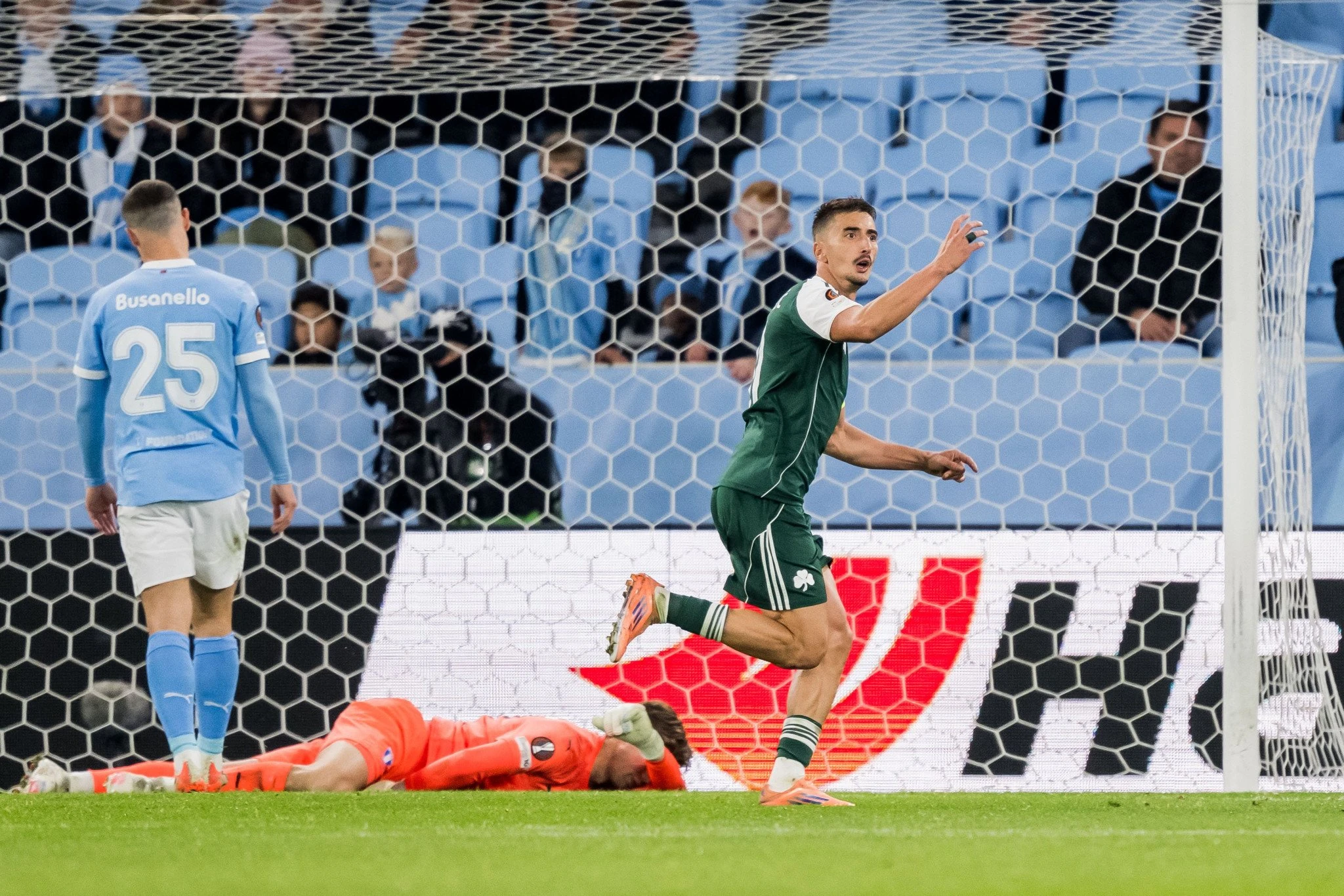 Ο Φίλιπ Τζούριτσιτς μόλις έχει πετύχει το νικητήριο γκολ για τον Παναθηναϊκό στην έδρα της Μάλμε / Πηγή: InTime