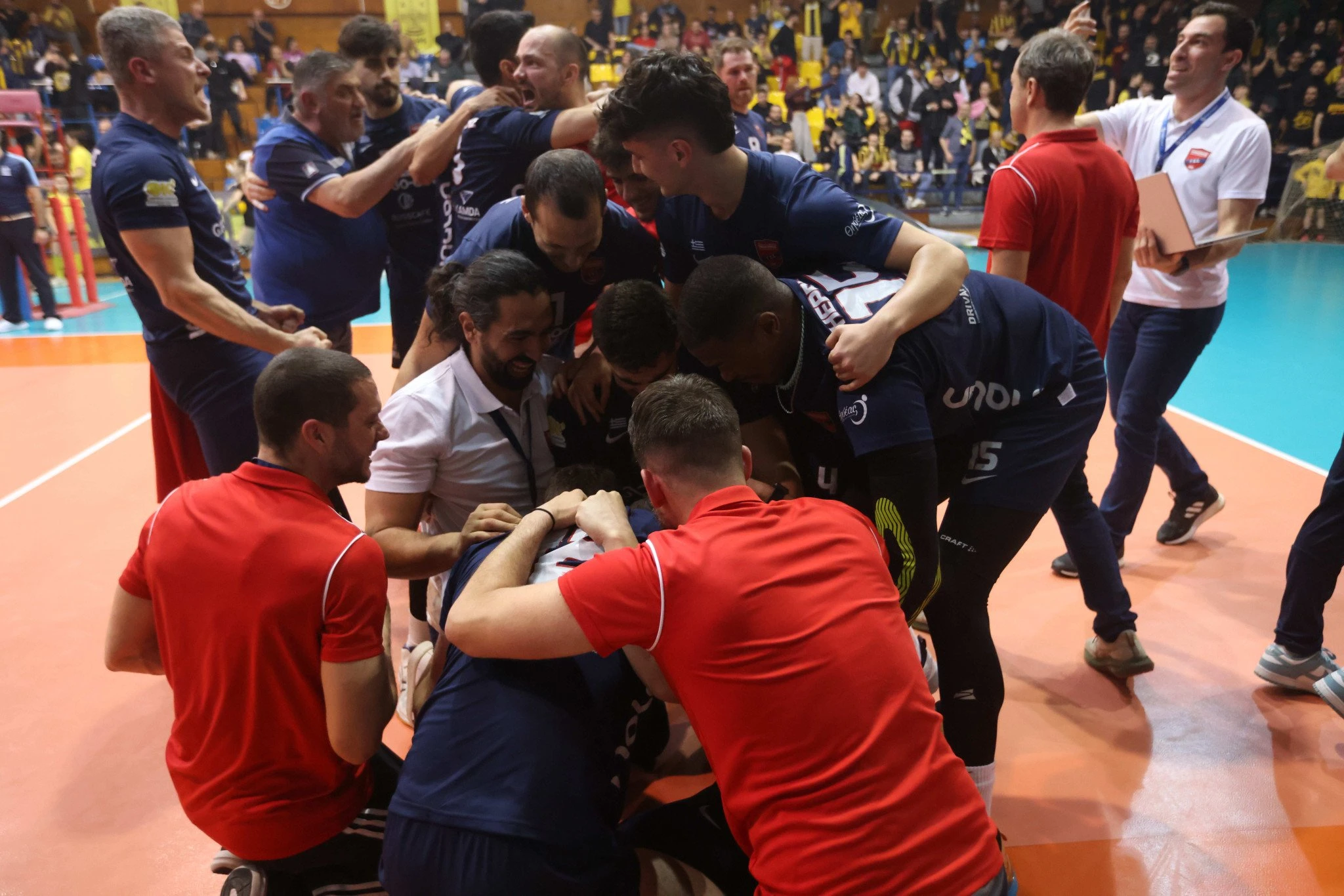 Οι πανηγυρισμοί μετά την άνοδο κόντρα στο ματς με τον ΄Άρη.