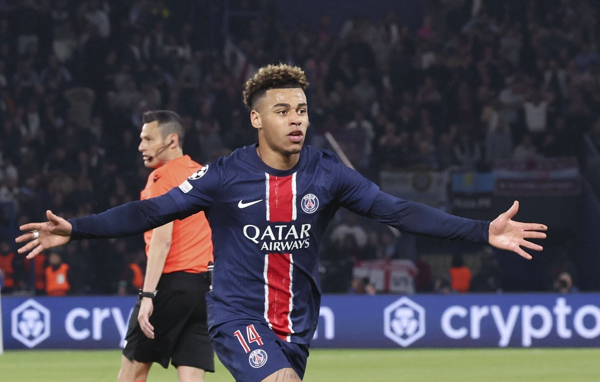 Ο&nbsp;Ντουέ πανηγυρίζει με την&nbsp;Παρί Σεν Ζερμέν/Πηγή: Imago