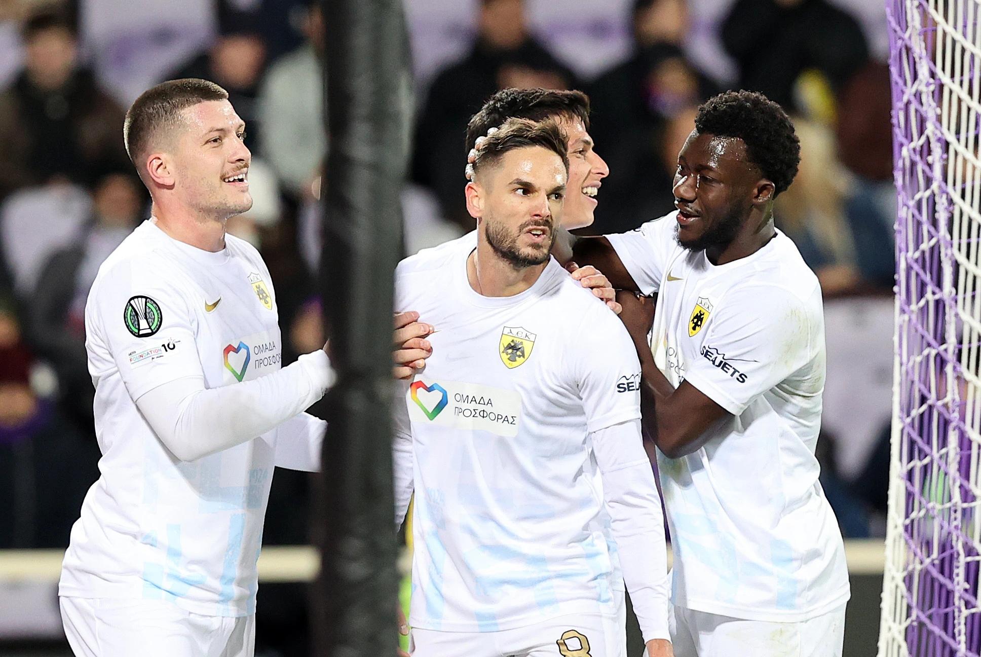 Ο Μιγιάτ Γκατσίνοβιτς πανηγυρίζει για το γκολ του κόντρα στη Φιορεντίνα / Πηγή: Eurokinissi