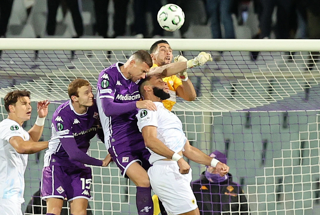 Ο Άρολντ Μουκουντί kai o&nbsp;Θωμάς Στρακόσια κόντρα στη Φιορεντίνα / Πηγή: Eurokinissi