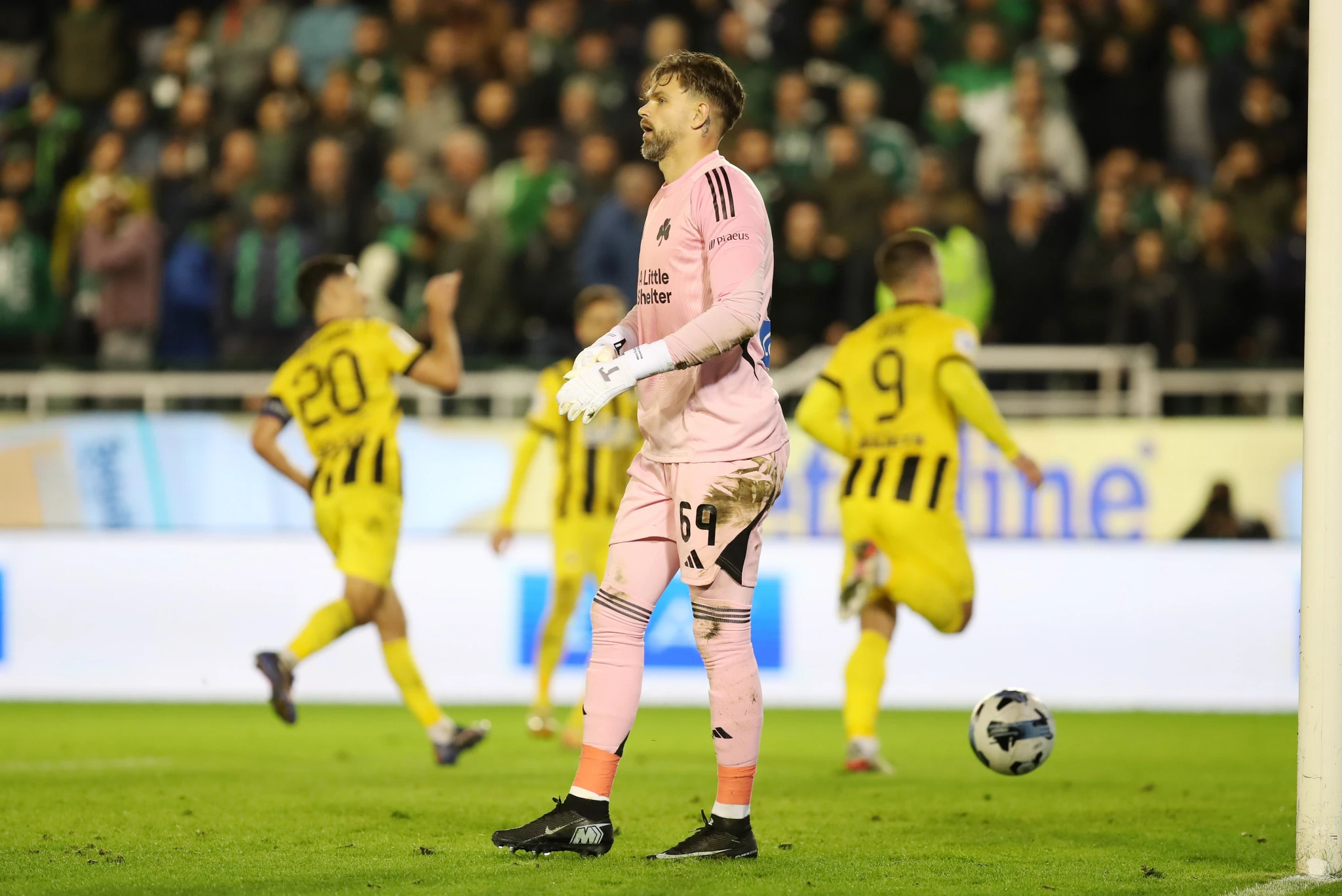 Ο Μπαρτολομιέι Ντραγκόφσκι στο παιχνίδι του Παναθηναϊκού με την ΑΕΚ / Πηγή: InTime