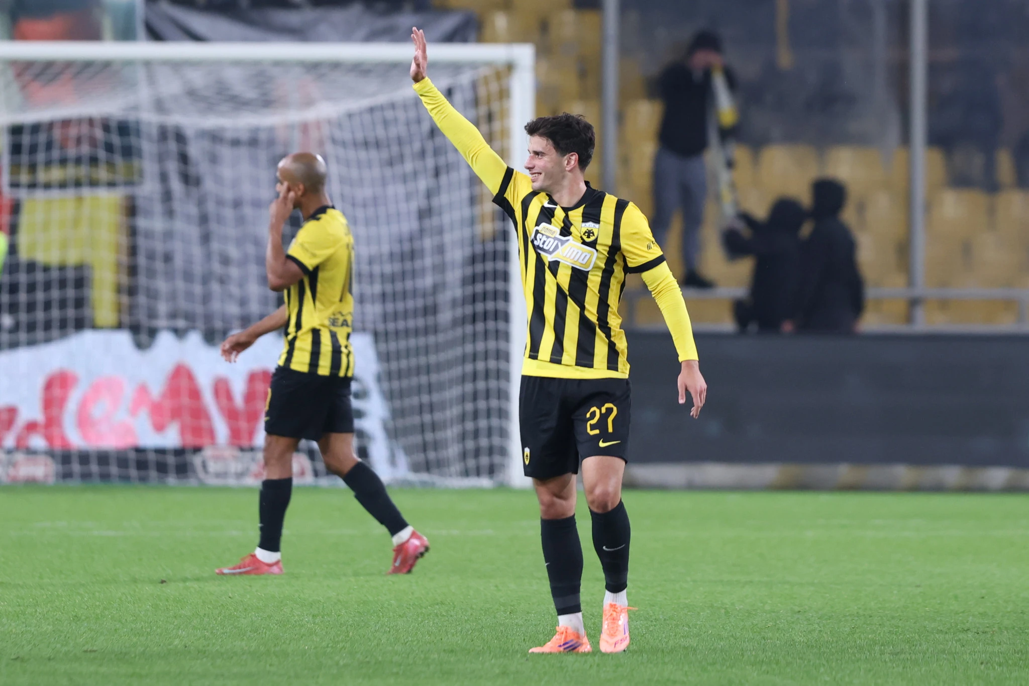 Ο Ζώης Καραργύρης στο ΑΕΚ-ΟΦΗ / Πηγή: Intime