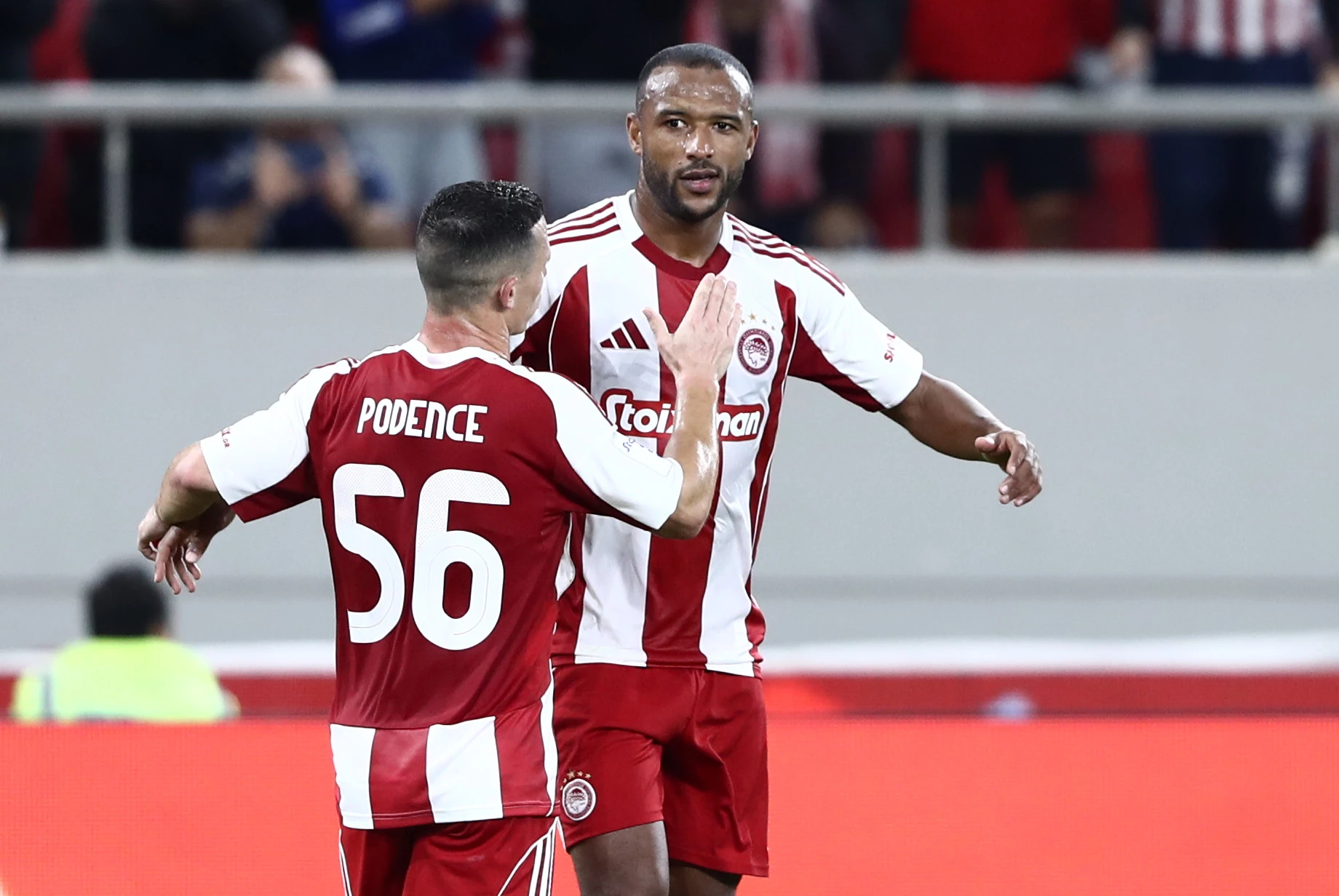 Ελ Κααμπί και Ποντένσε πανηγυρίζουν στο Ολυμπιακός-Ατ΄ρομητος / Πηγή: Intime