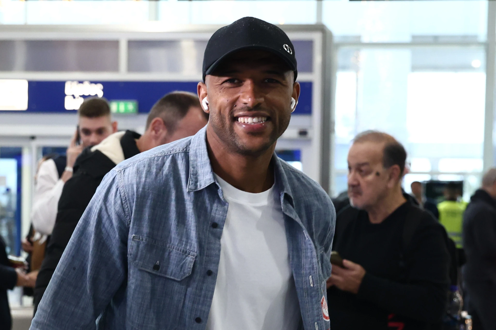 Η αναχώρηση της αποστολής του Ολυμπιακού για Αστάνα / Πηγή: Intime