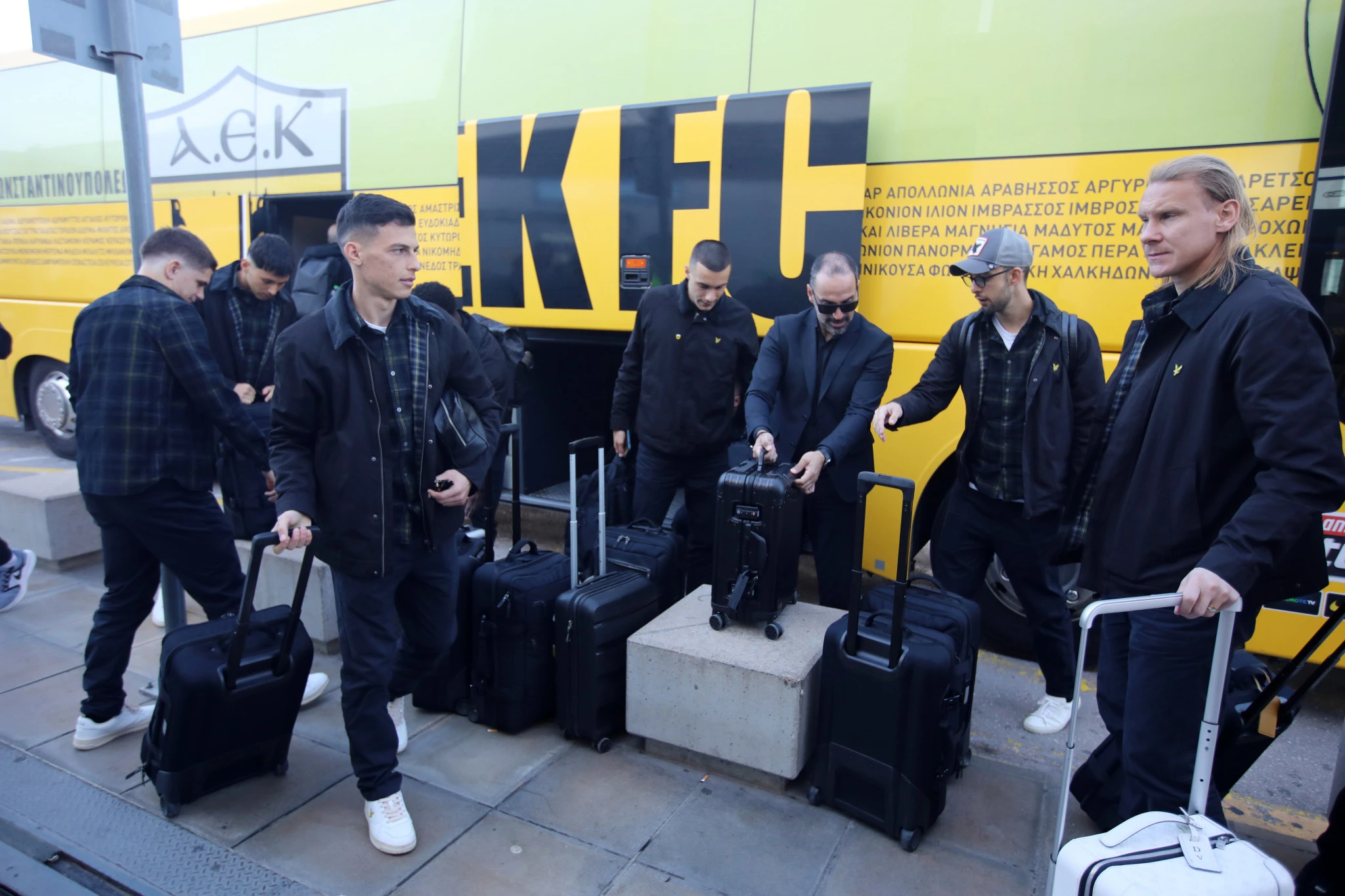 Ξεκίνησε το ταξίδι της για Σαμψούντα η ΑΕΚ / Πηγή: Intime