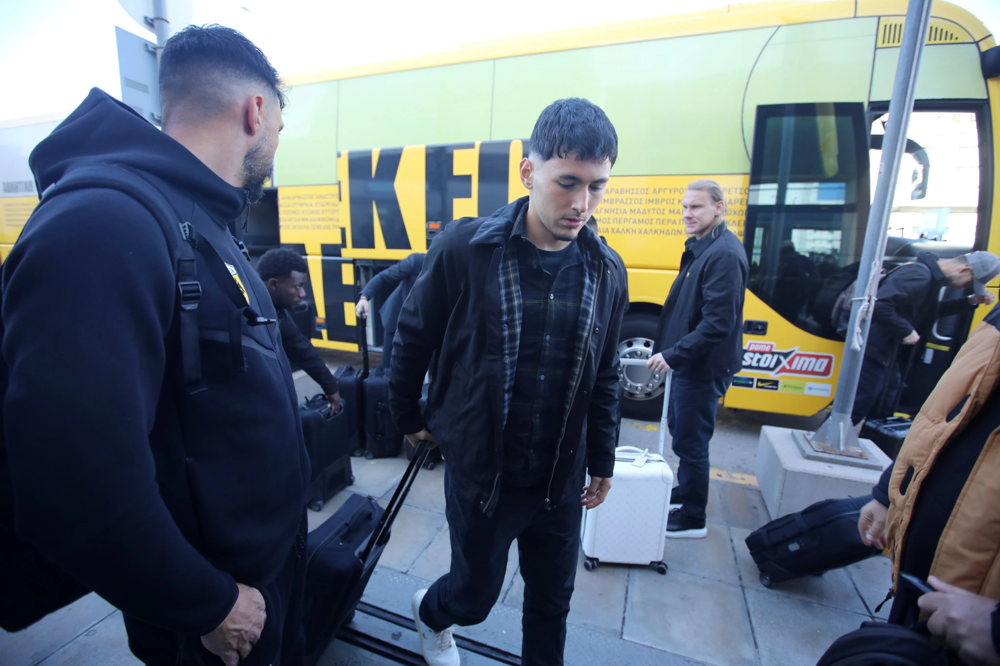 Ξεκίνησε το ταξίδι της για Σαμψούντα η ΑΕΚ / Πηγή: Intime