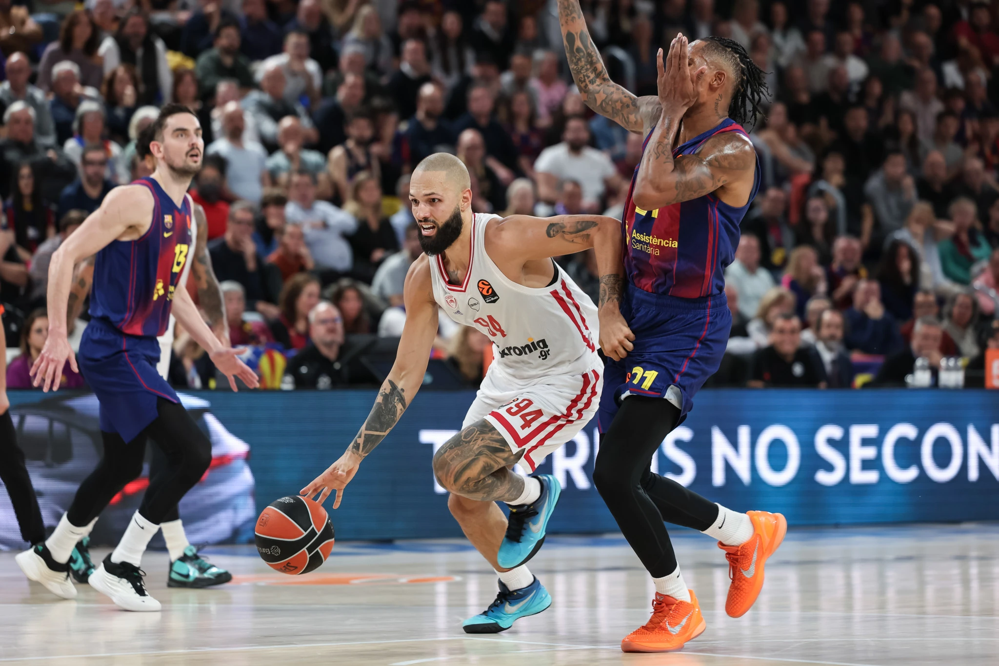 Στιγμιότυπο του Εβάν Φουρνιέ από το παιχνίδι ανάμεσα σε Ολυμπιακό και Μπαρτσελόνα, Πηγή: Eurokinissi