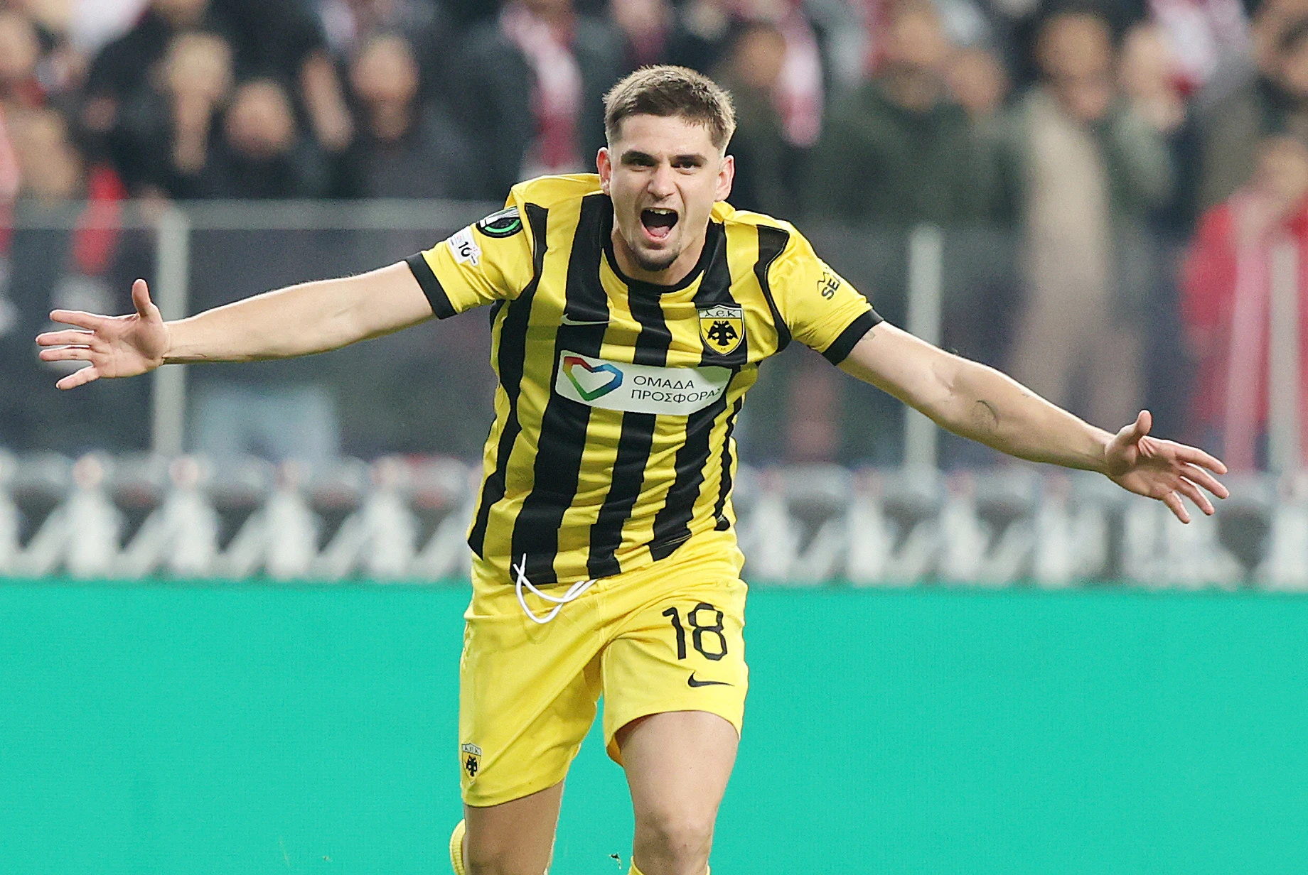 Ο Ράζβαν Μαρίν πανηγυρίζει με την ΑΕΚ / Πηγή: Intime