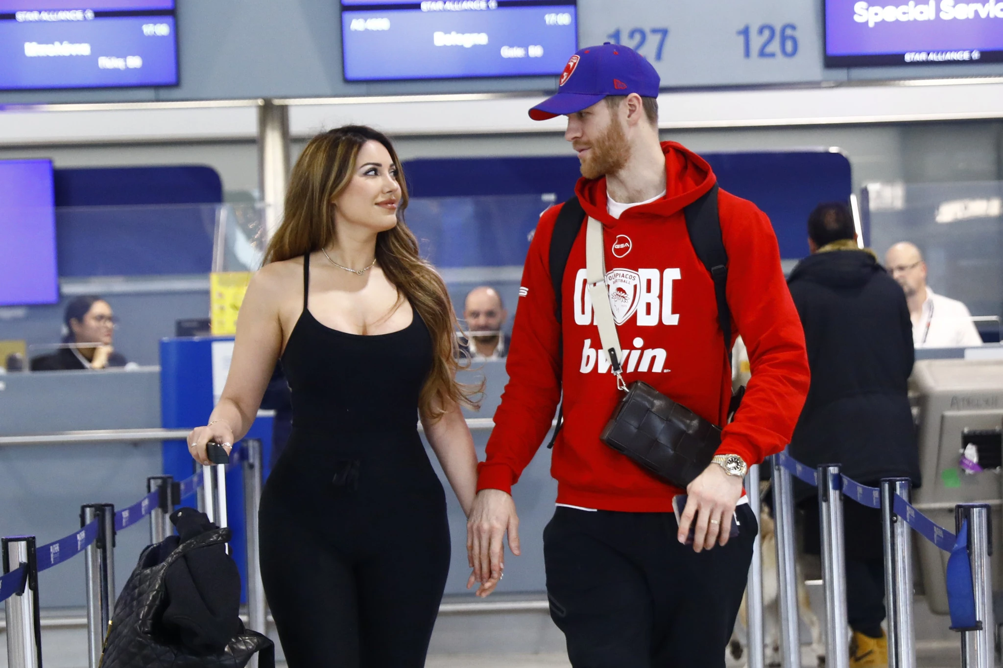 O Tόμας Γουόκαπ και η σύντροφός του στο «Ελ. Βενιζέλος»