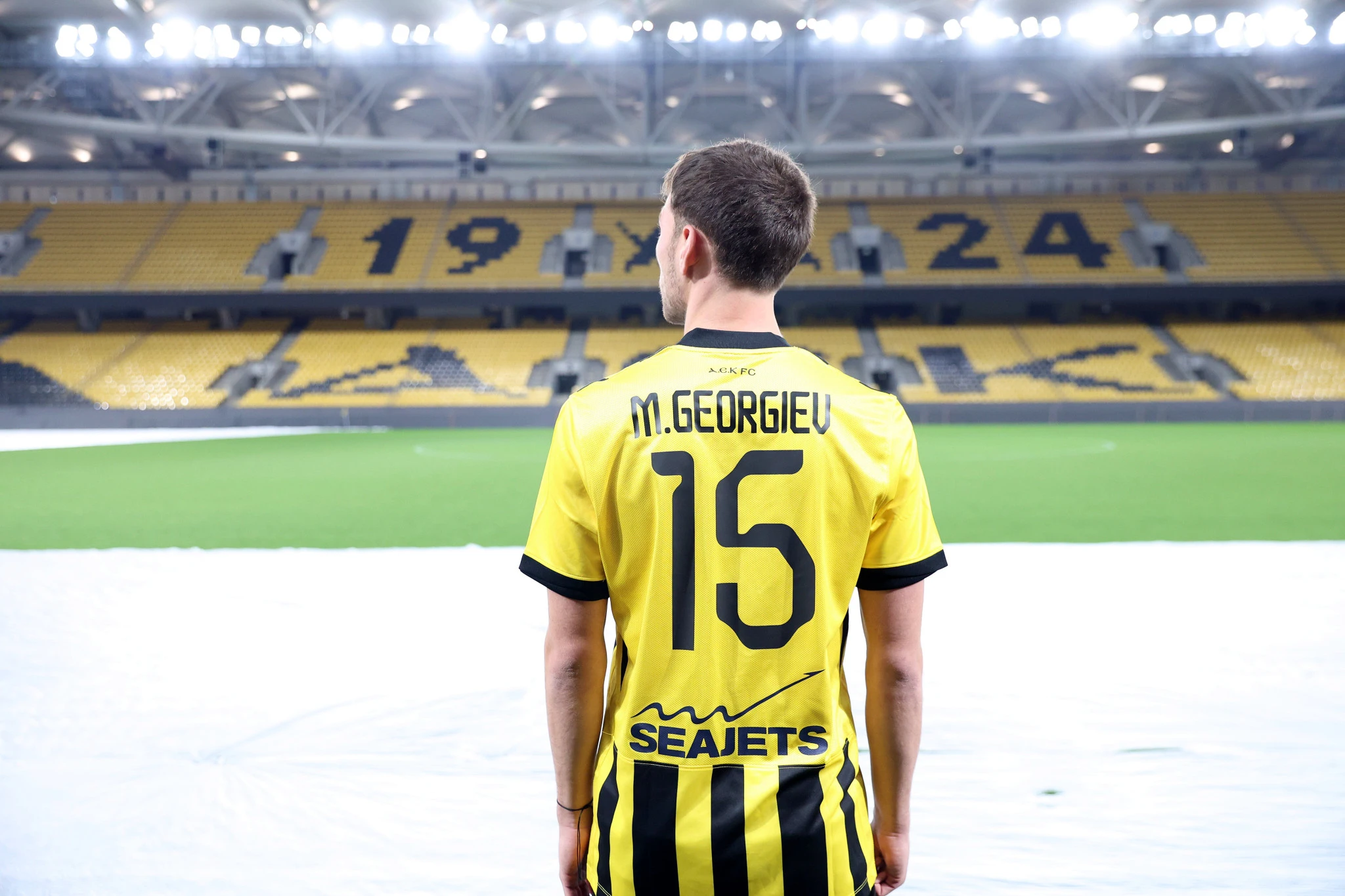 Ο Μάρτιν Γκεοργίεφ με τη φανέλα της ΑΕΚ / Πηγή: InTime