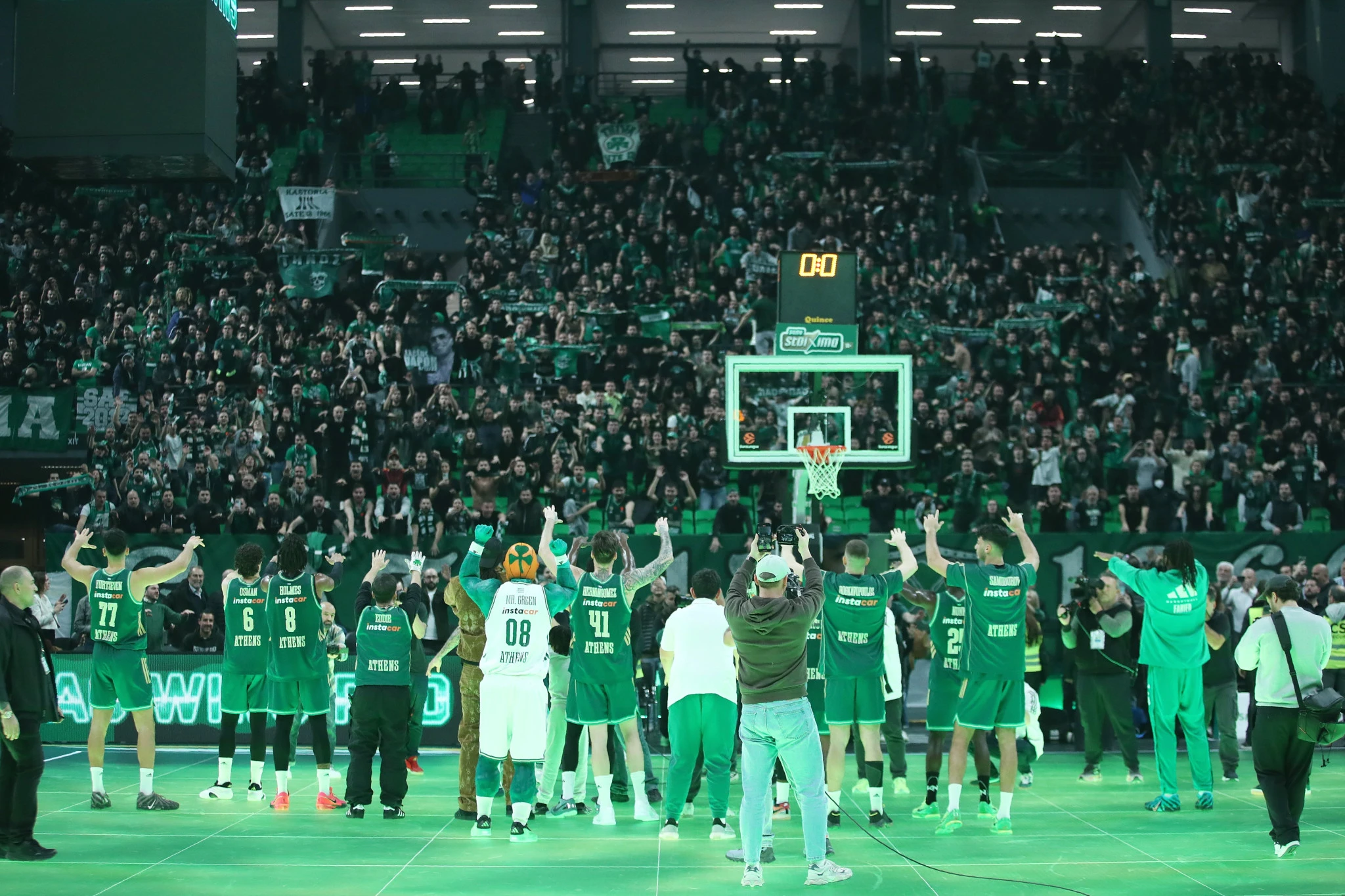 Οι παίκτες του Παναθηναϊκού πανηγυρίζουν τη νίκη επί της Βίρτους Μπολόνια / Πηγή: ΙΝΤΙΜΕ