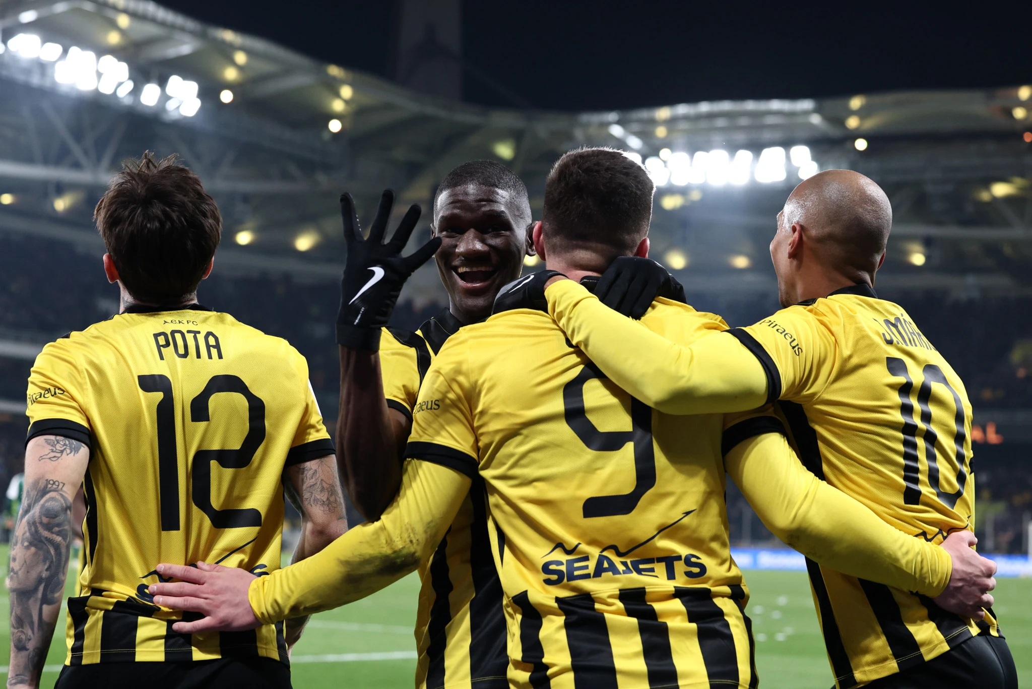 Ποδοσφαιριστές της ΑΕΚ πανηγυρίζουν / Πηγή: Intime