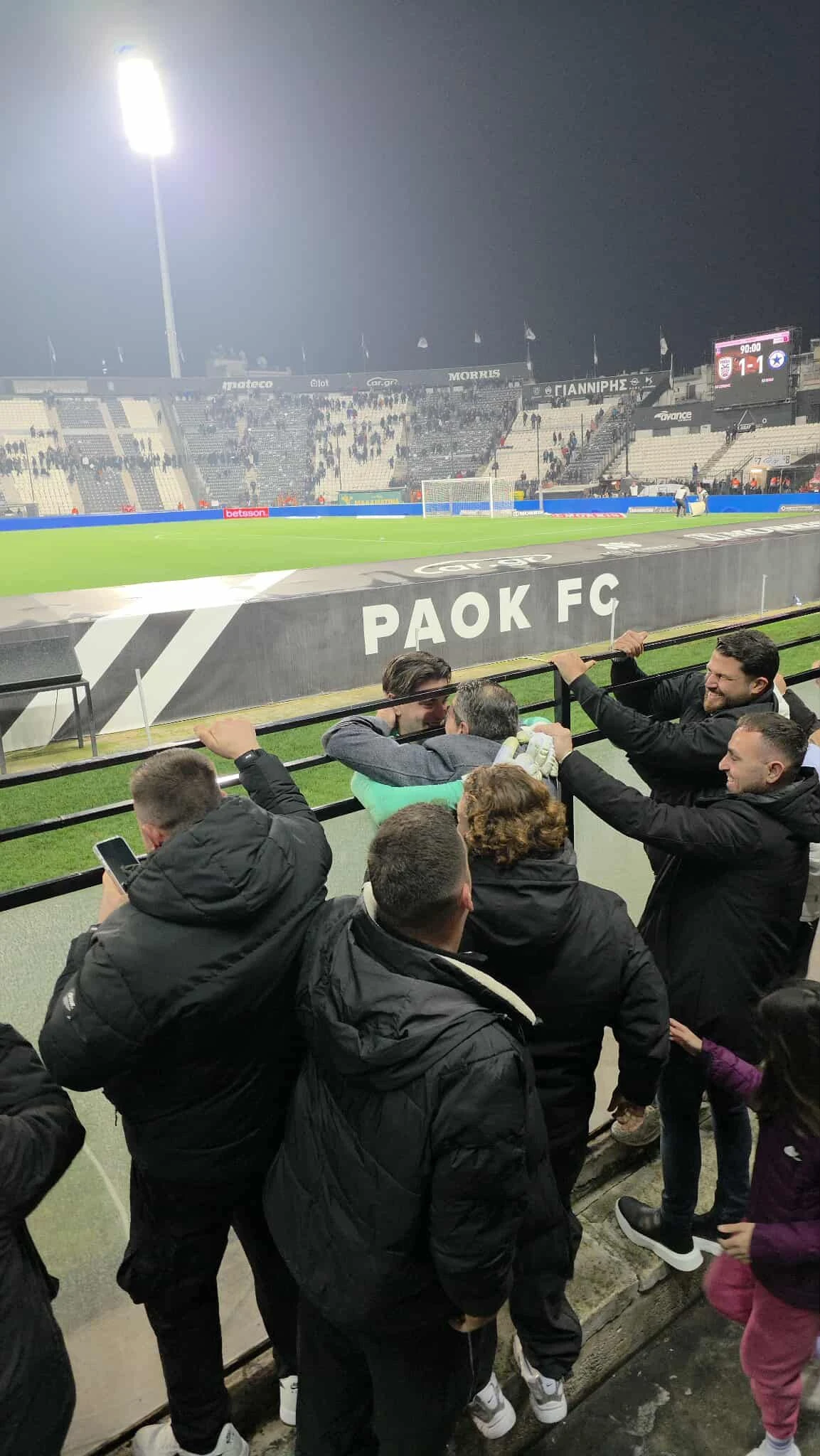 Ο Δημήτρης Μοναστηρλής με τον πατέρα του / FB:&nbsp;Psyxras PAOK