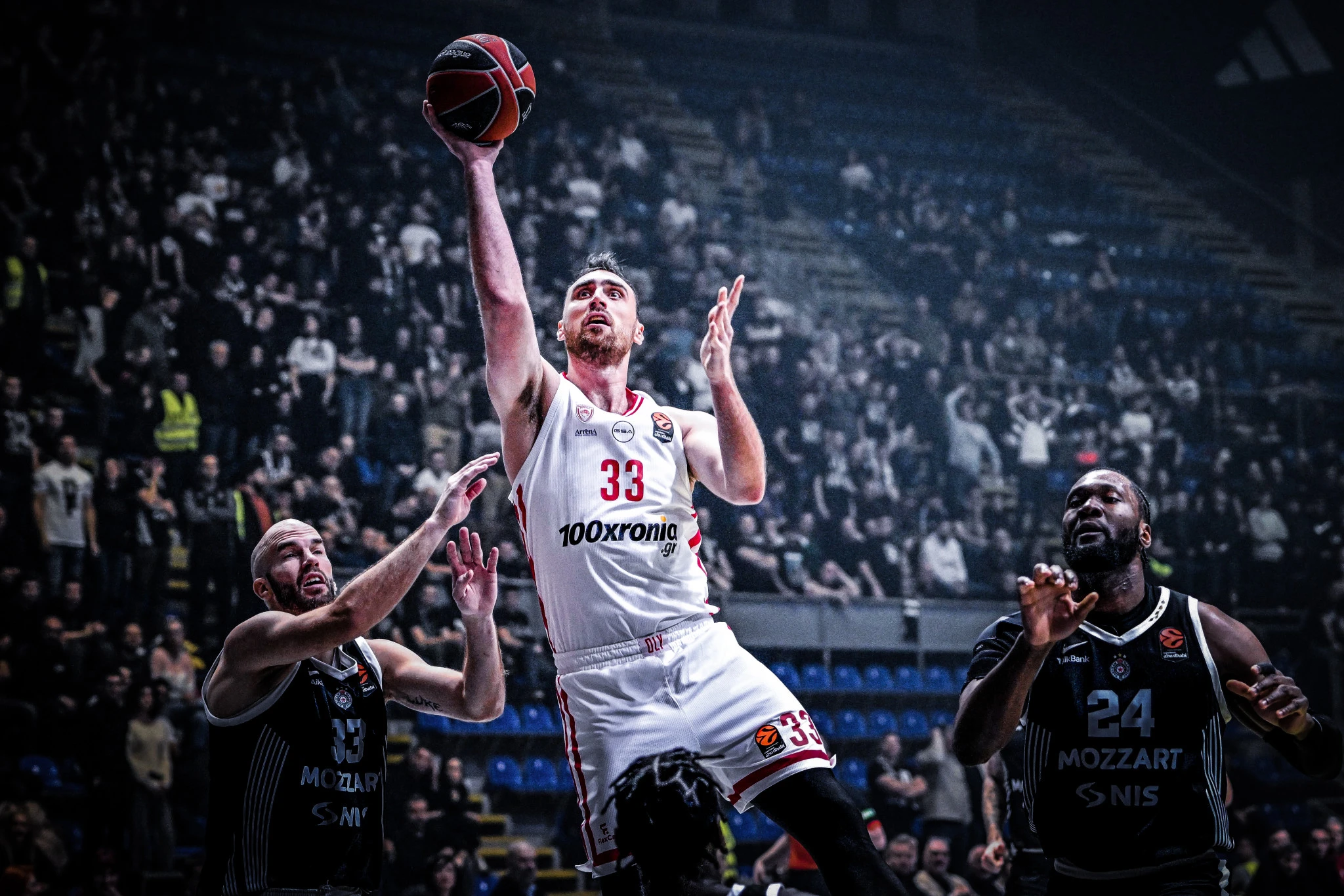 Ο Νίκολα Μιλουτίνοβ απέναντι στην Παρτιζάν - Πηγή: Eurokinissi