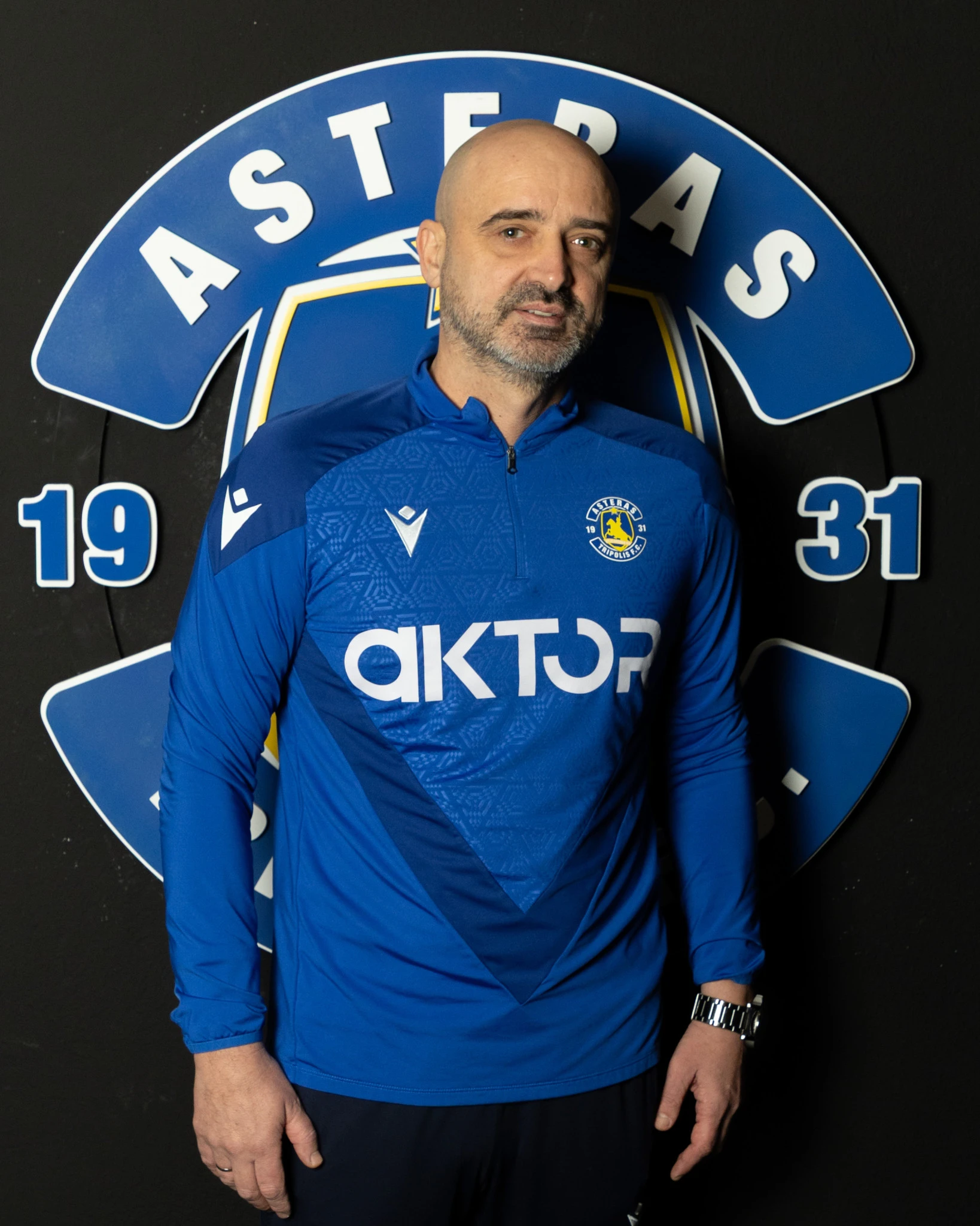 Ο Μίλαν Ράσταβατς στον πάγκο του Αστέρα AKTOR / Πηγή: asterastripolis.gr