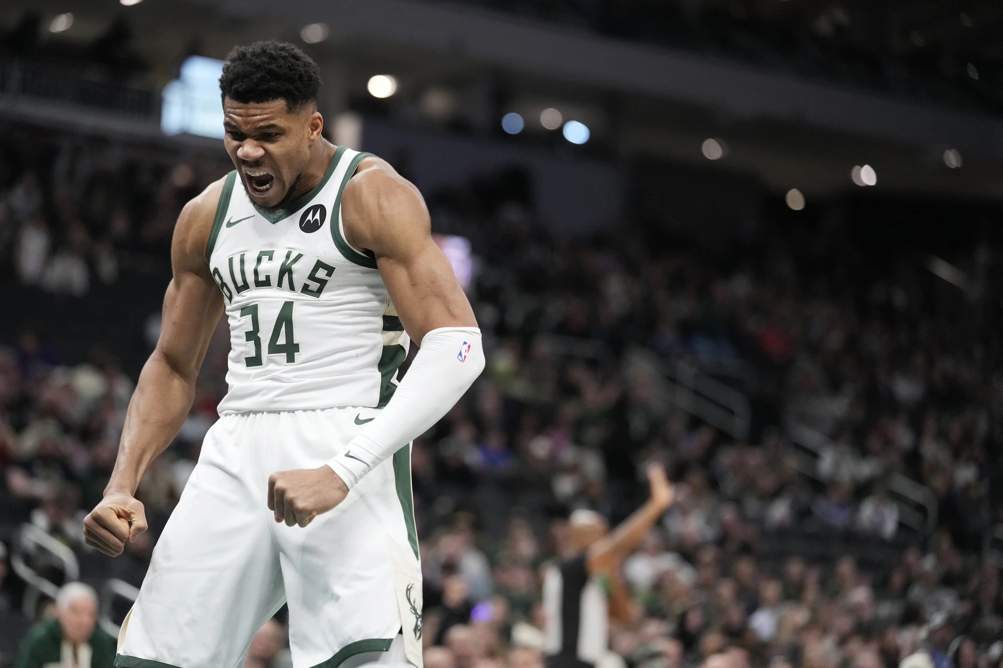 Ο Γιάννης Αντετοκούνμπο για λογαριασμό των Μιλγουόκι Μπακς / Photo by Patrick McDermott/Getty Images