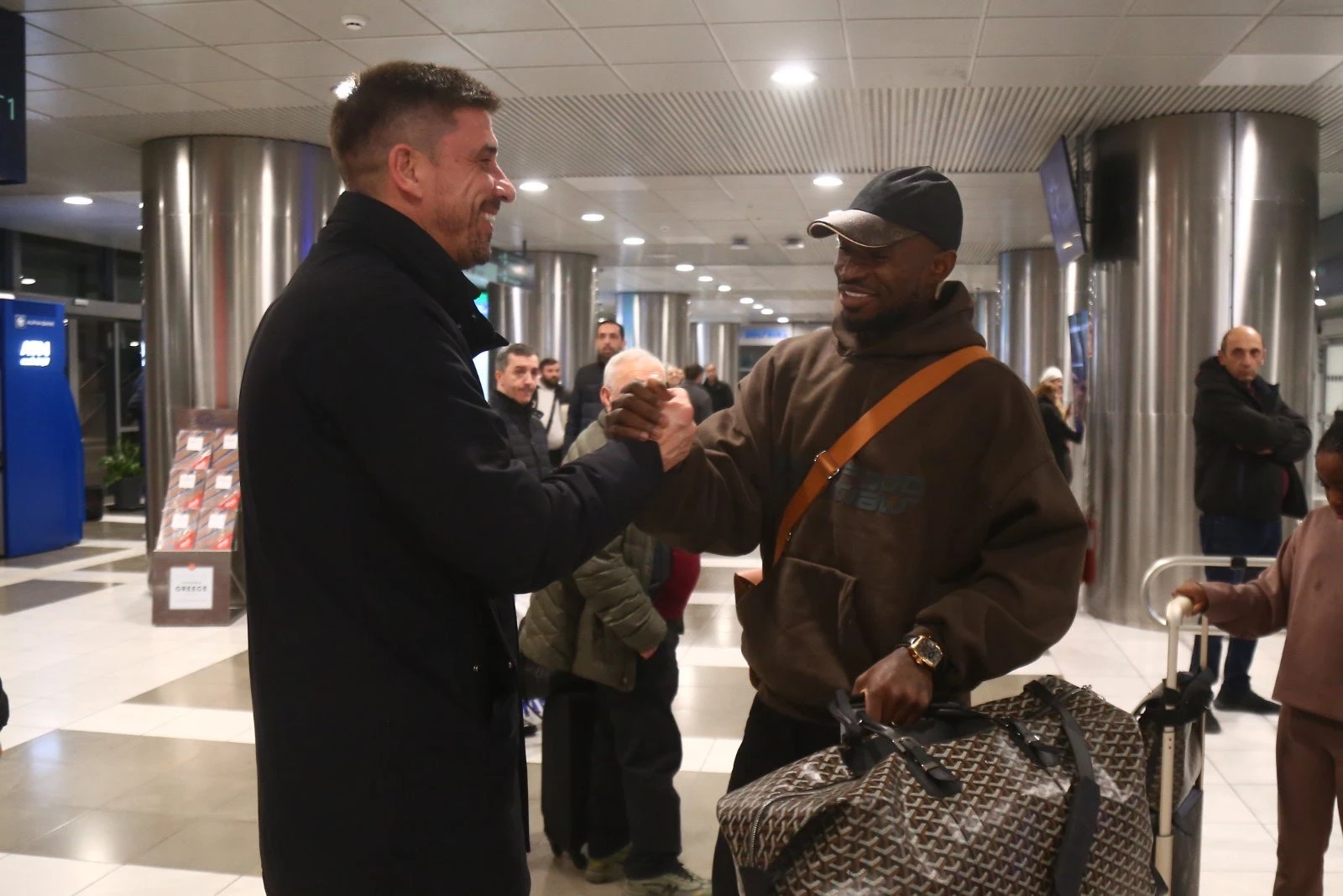 Ο Ρέγες Υποδέχεται τον Χόνγκλα