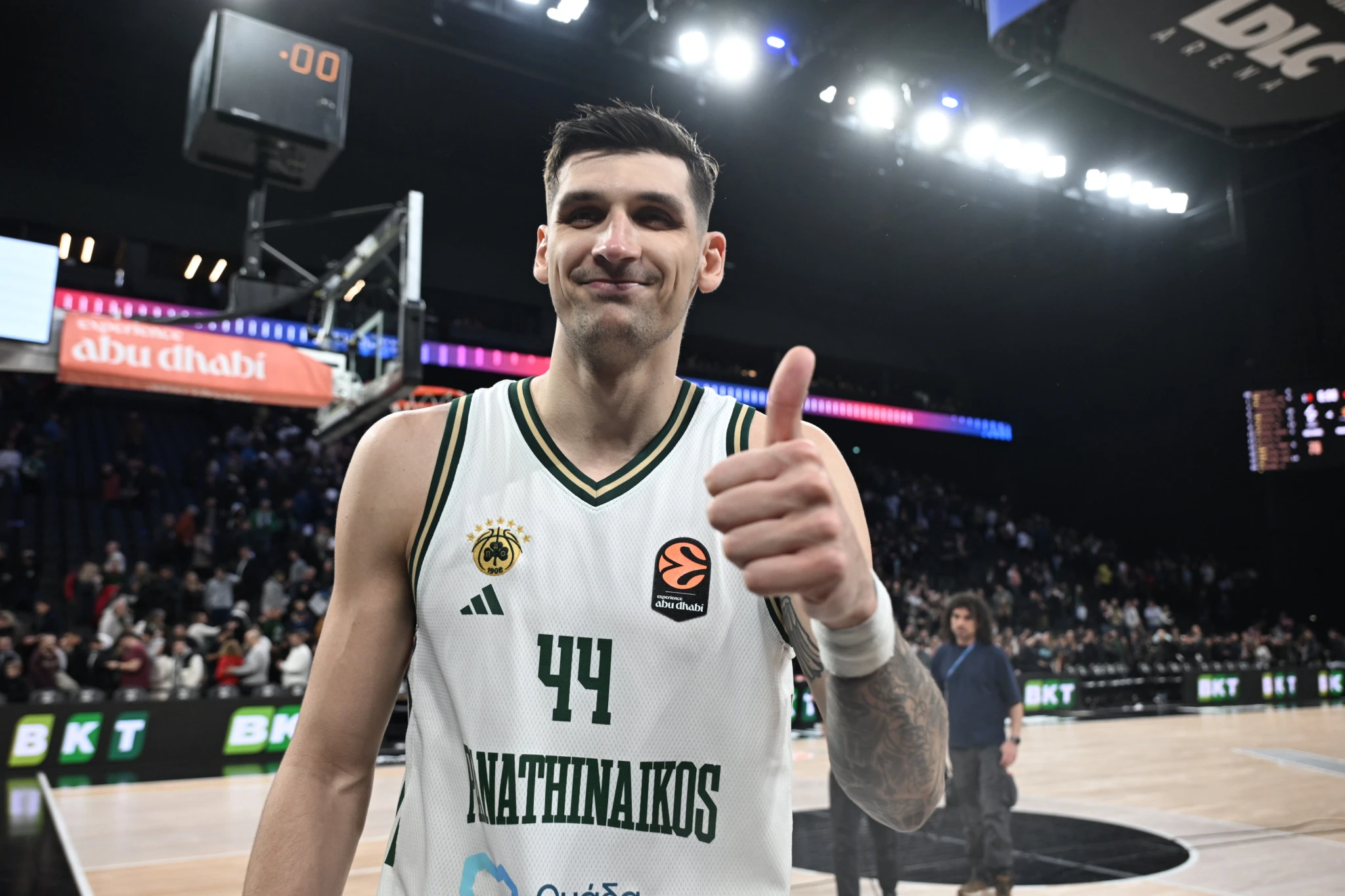 Ο Ντίνος Μήτογλου μετά το παιχνίδι του Παναθηναϊκού απέναντι στη Βιλερμπάν και την επιστροφή του στα παρκέ / Βαγγέλης Στόλης