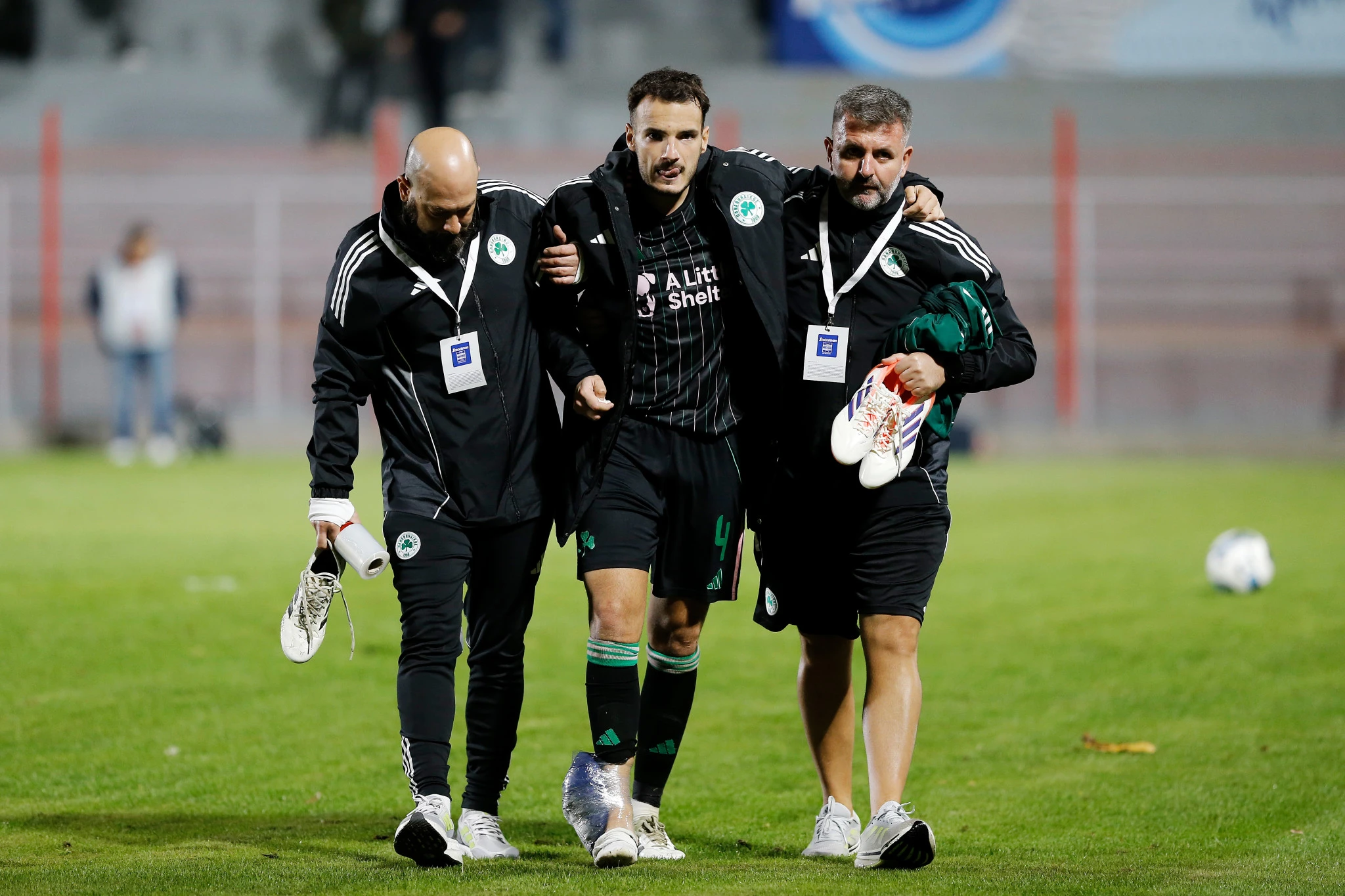 Ο Πέδρο Τσιριβέγια μετά τον τραυματισμό του στο Περιστέρι ΄/ Πηγή: Intime