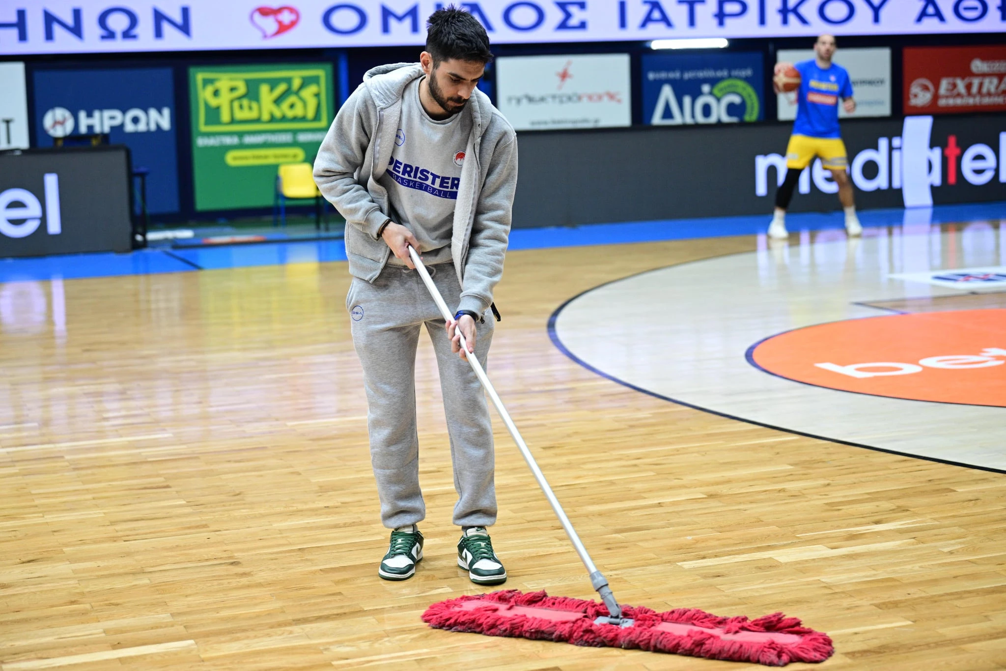 Εικόνες από την έδρα του Περιστερίου, Πηγή: Eurokinissi