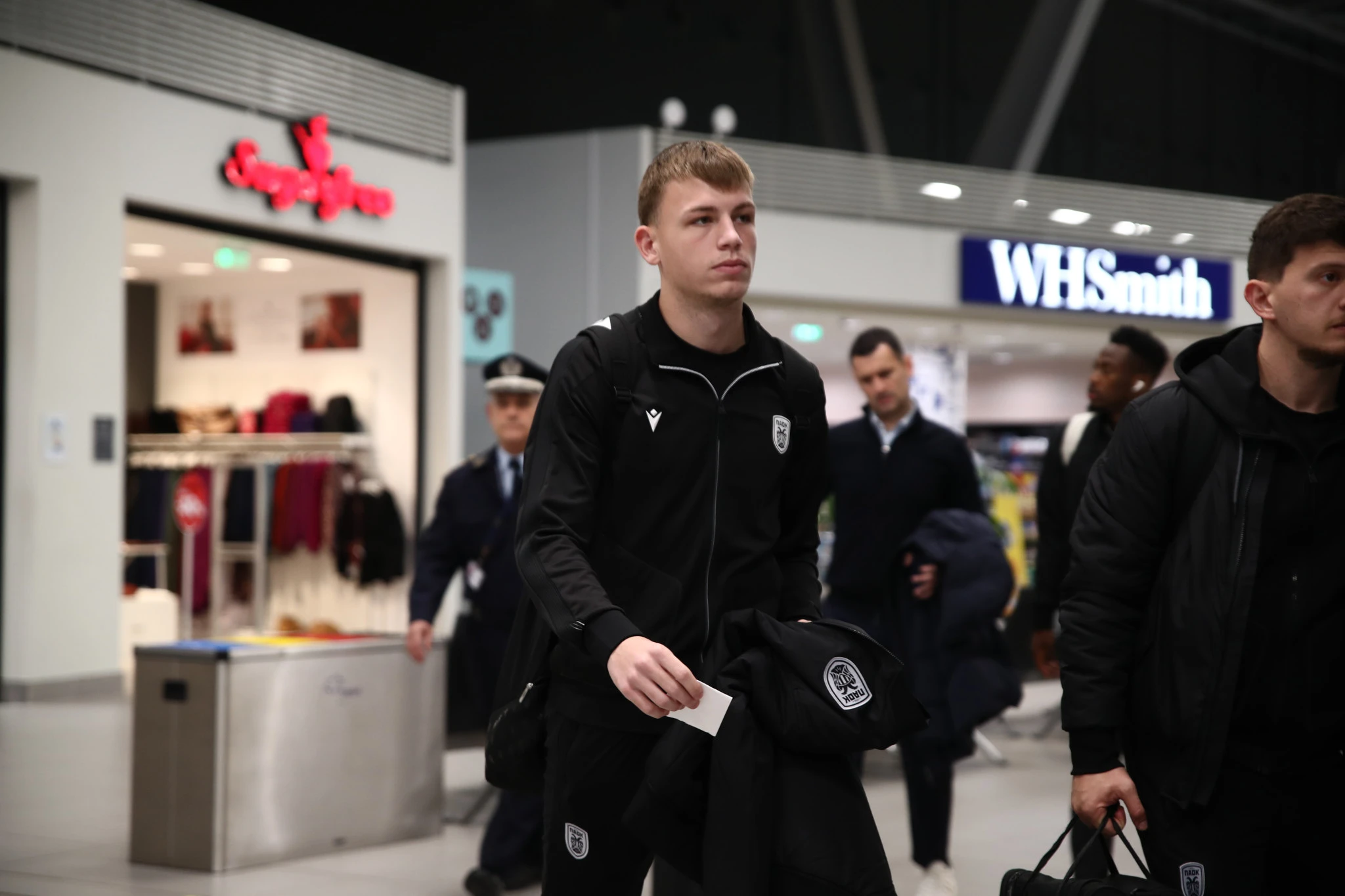 Βαρύ το κλίμα στην αποστολή του ΠΑΟΚ κατά την αναχώρηση της ομάδας / Πηγή: Eurokinissi