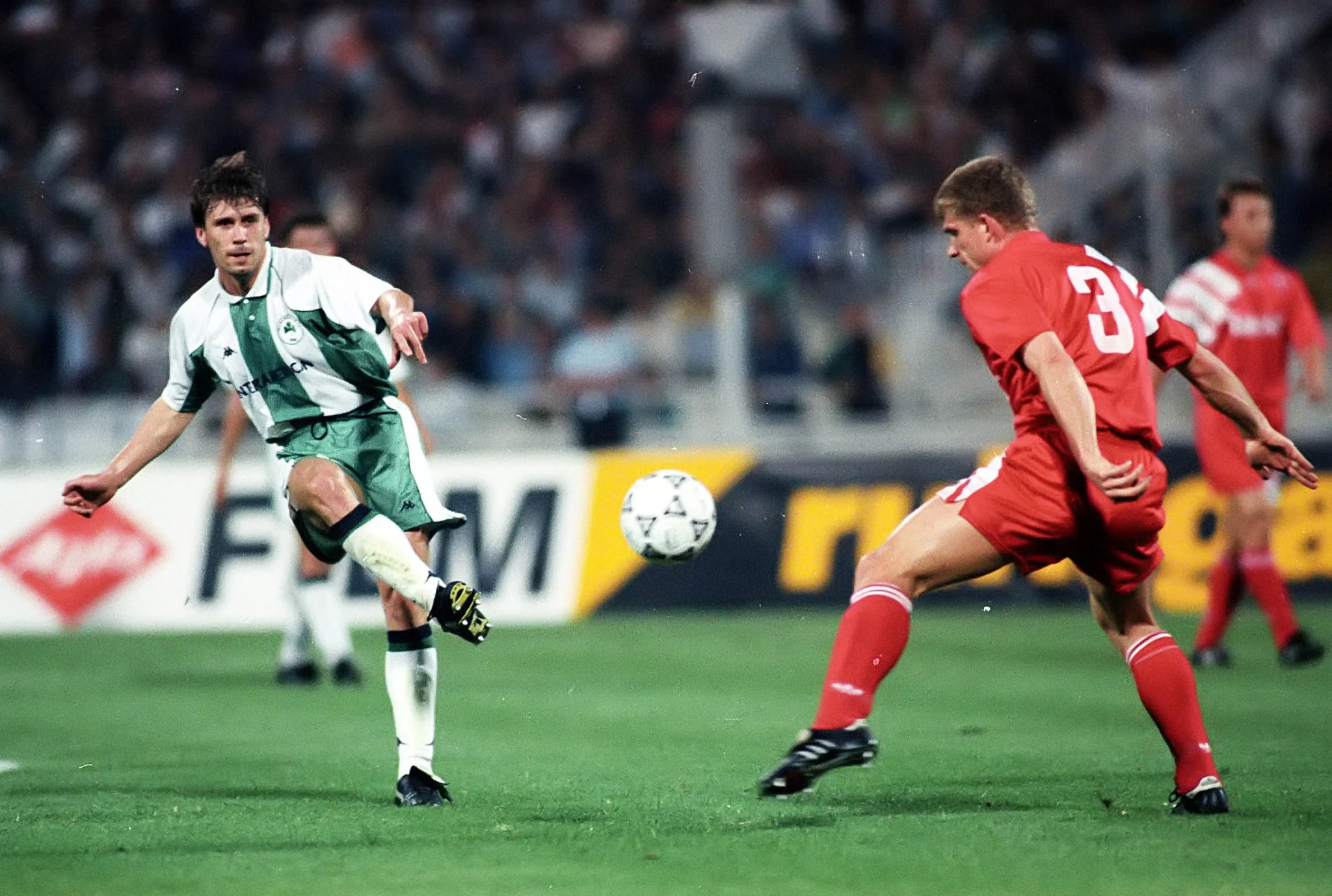 Στιγμιότυπο από την αναμέτρηση του Παναθηναϊκού με την Λεβερκούζεν το 1993 / Πηγή: InTime