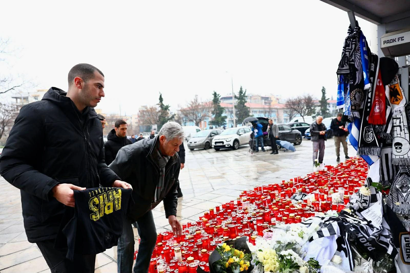 Η αντιπροσωπεία της ΚΑΕ Άρης στην Τούμπα