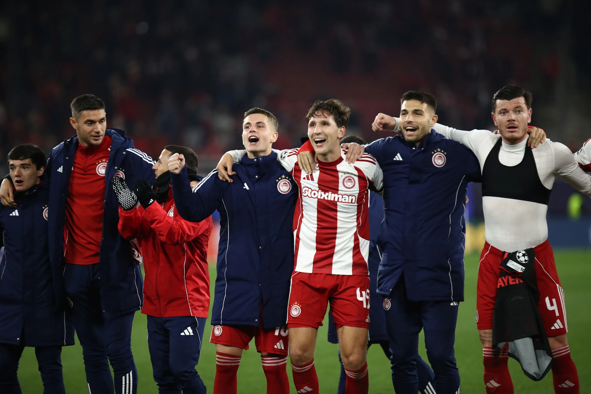 Οι ποδοσφαιριστές του Ολυμπιακού πανηγυρίζουν / Πηγή: Intime