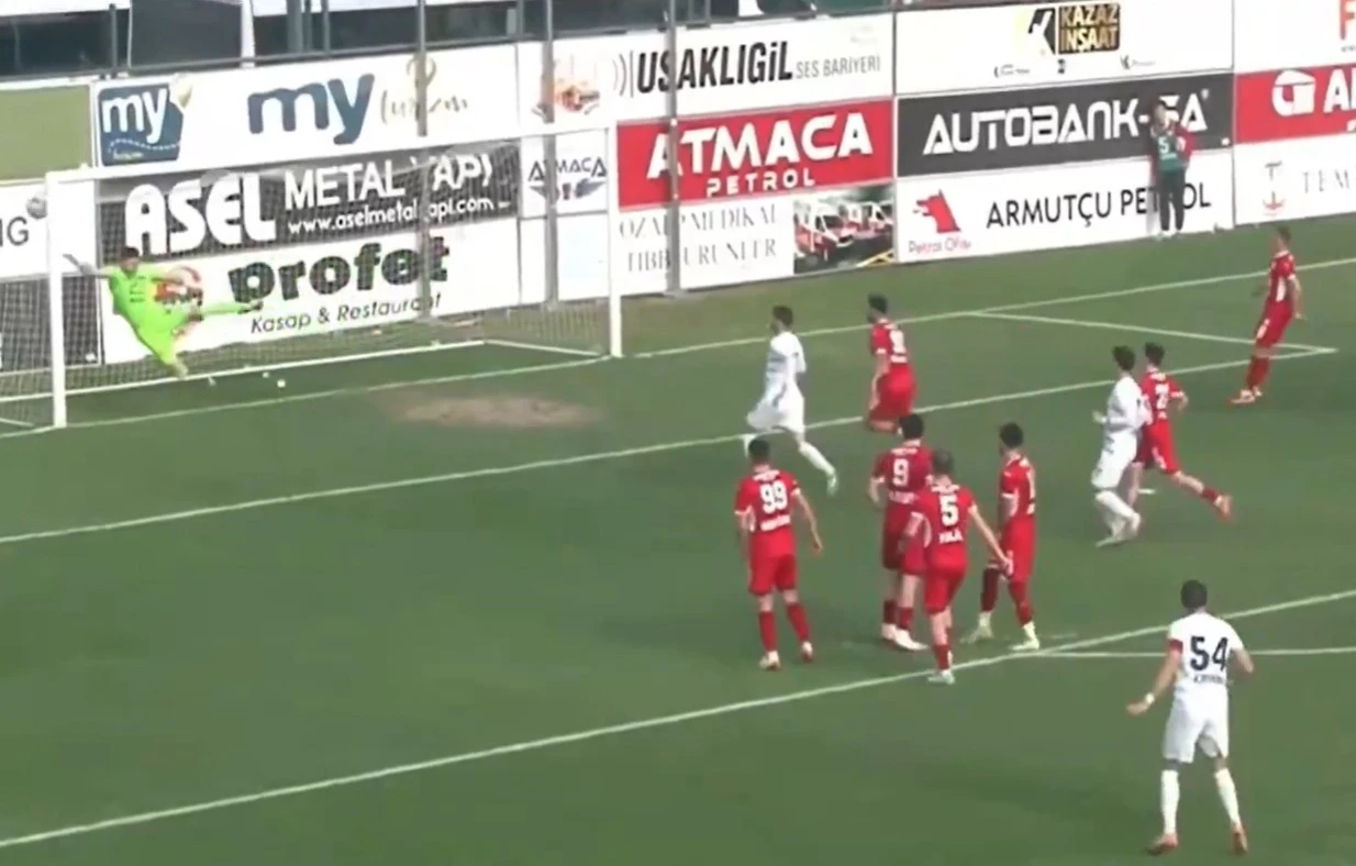 Η στιγμή που η μπάλα έχει περάσει τη γραμμή / Screenshot